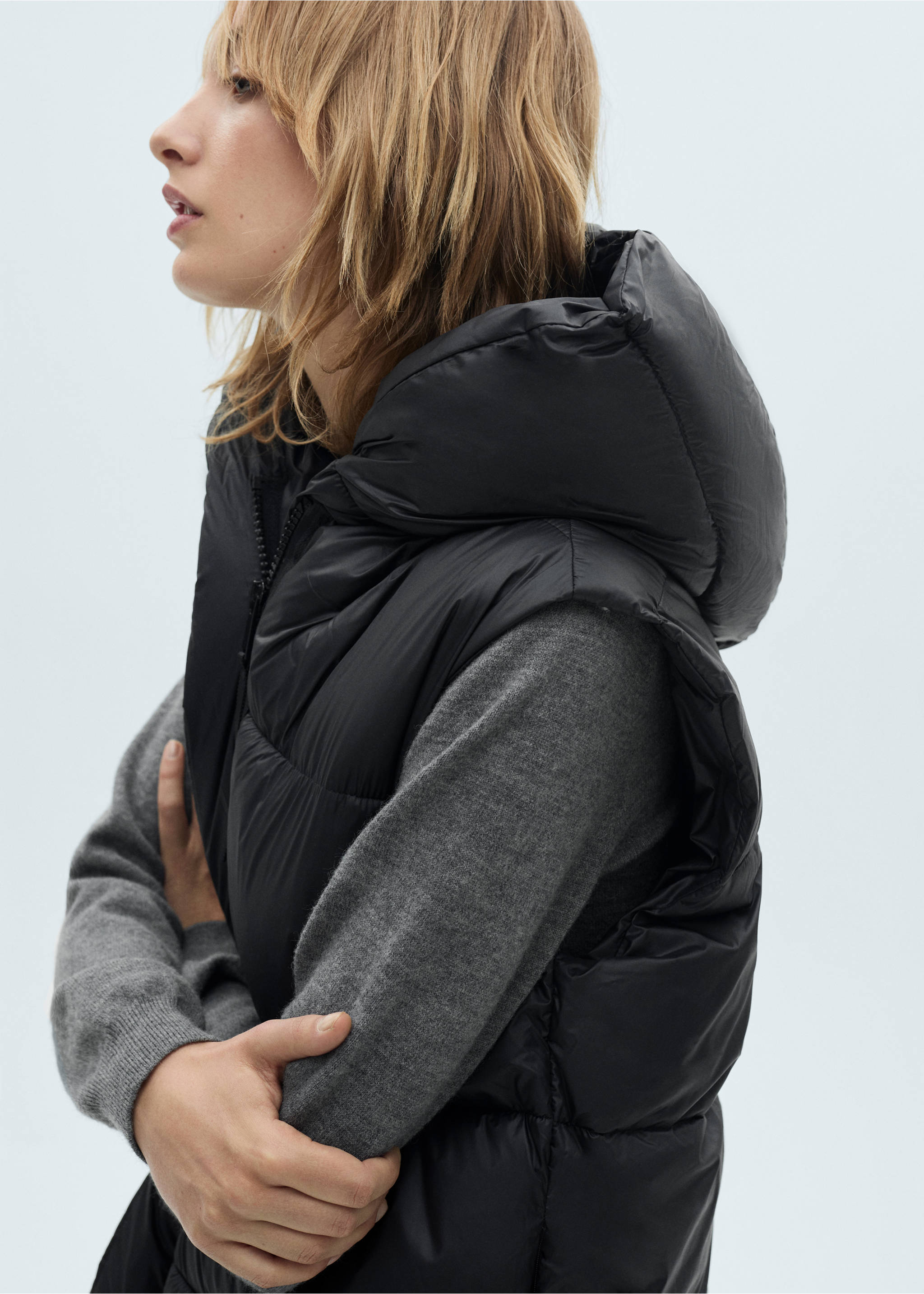 Long puffer vest - Details of the article 1, Black. Ref: 77178265-00.