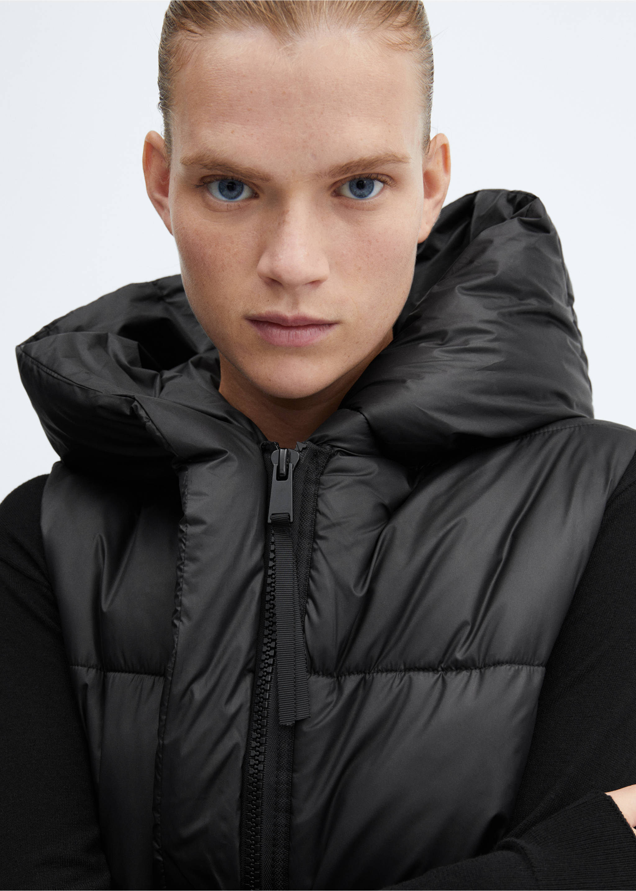 Long puffer vest - Details of the article 6, Black. Ref: 77178265-00.
