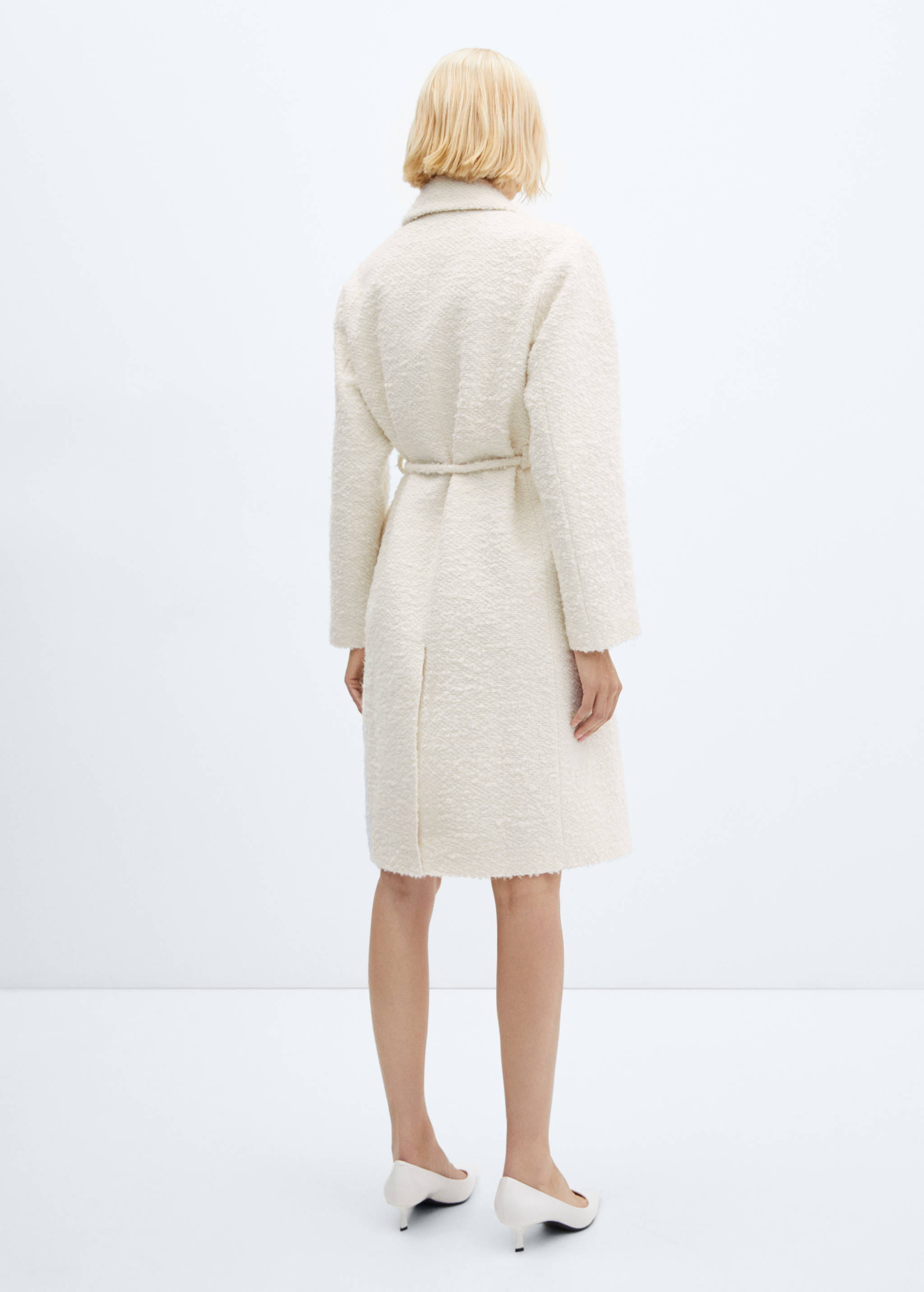 Coat with lapels and belt - Reverse of the article