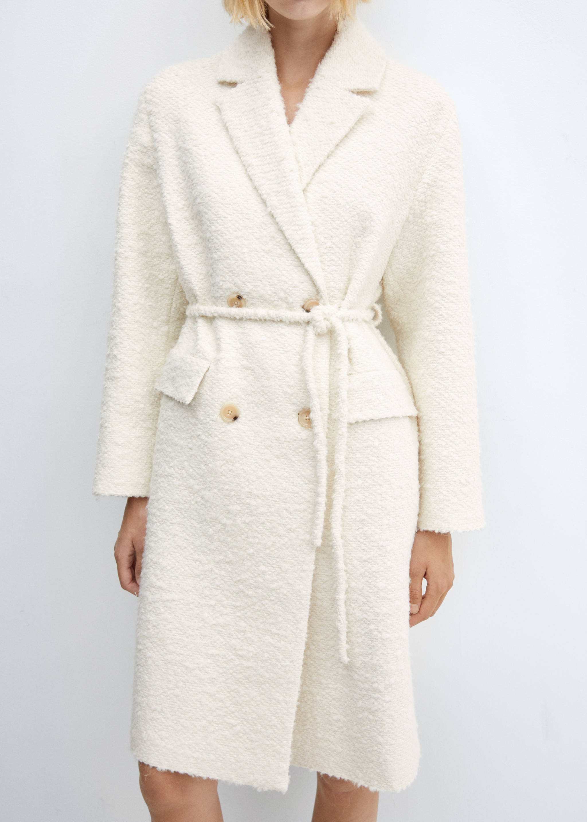 Coat with lapels and belt - Details of the article 3