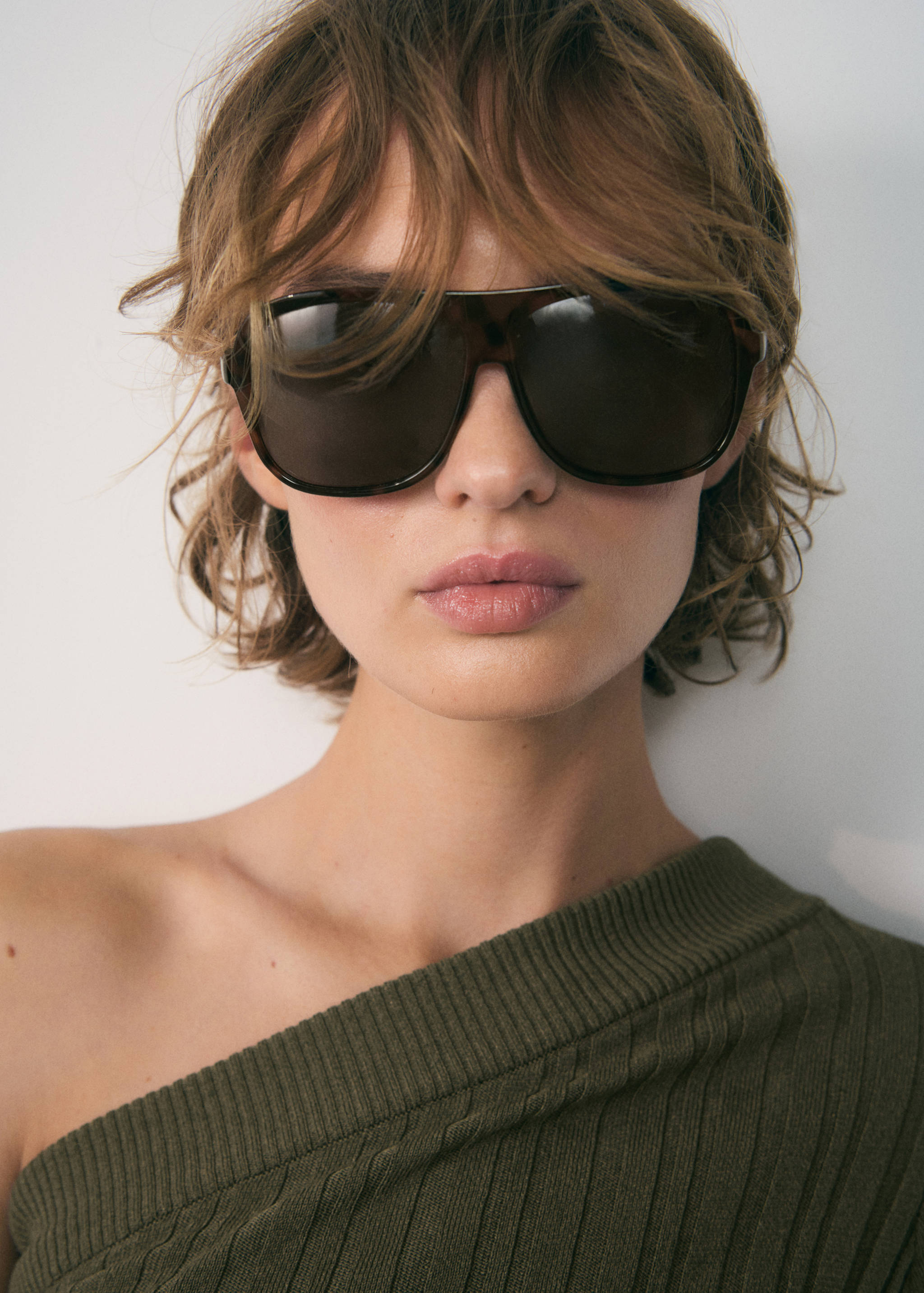 Asymmetrischer Pullover mit Rippstruktur - Detail des Artikels 1