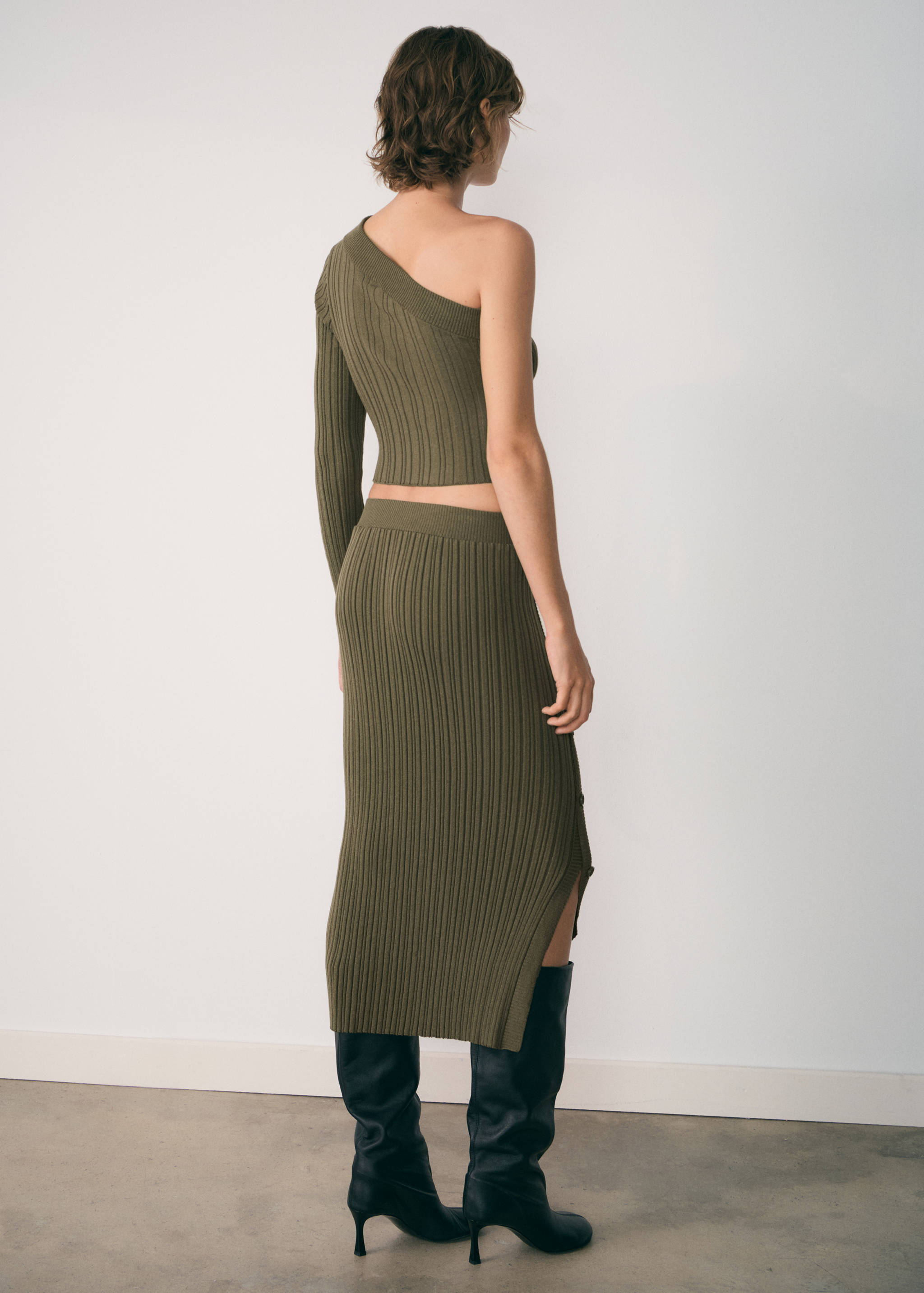 Buttoned knit skirt - Reverse of the article