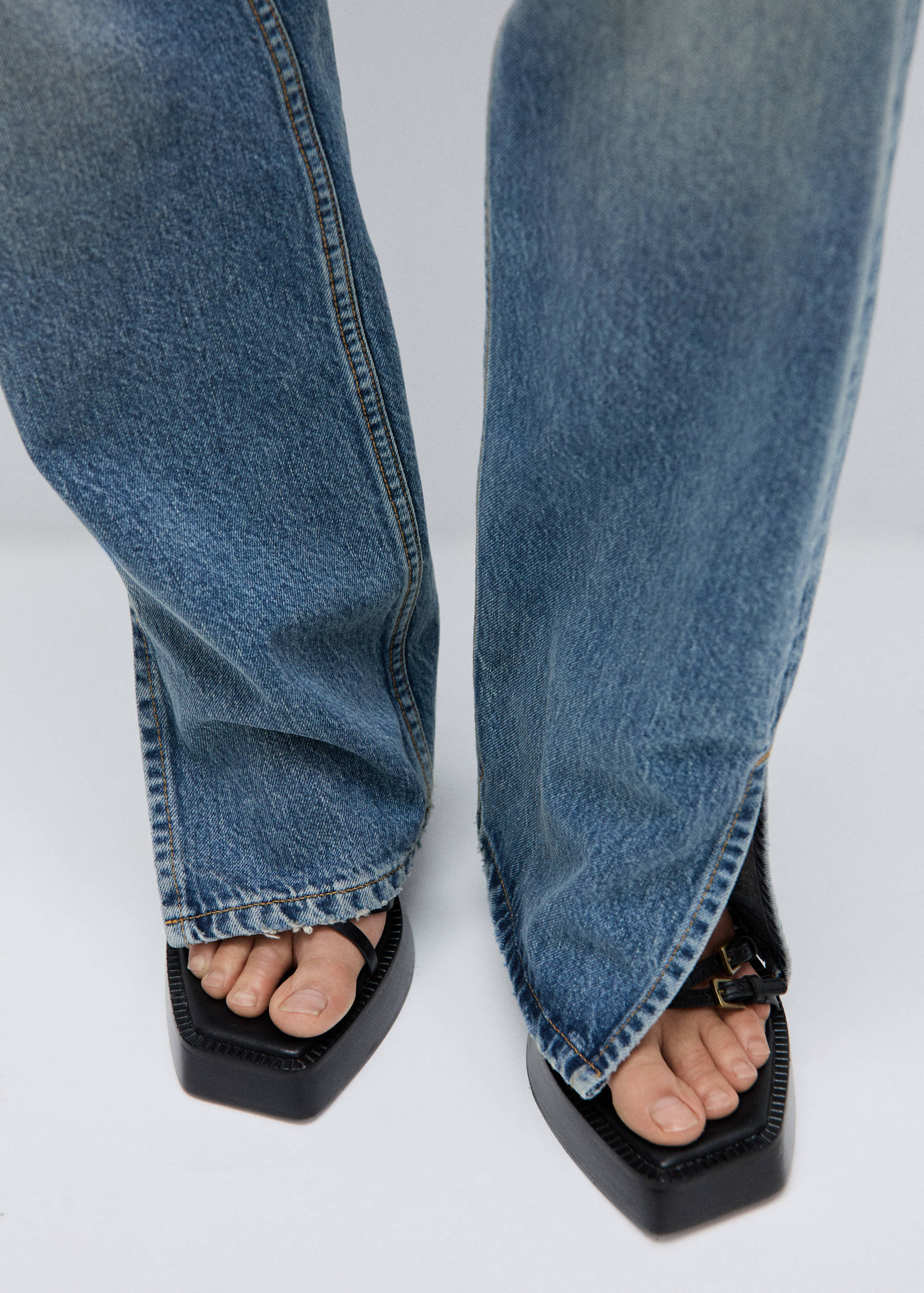 Medium-rise straight jeans with slits - Details of the article 6