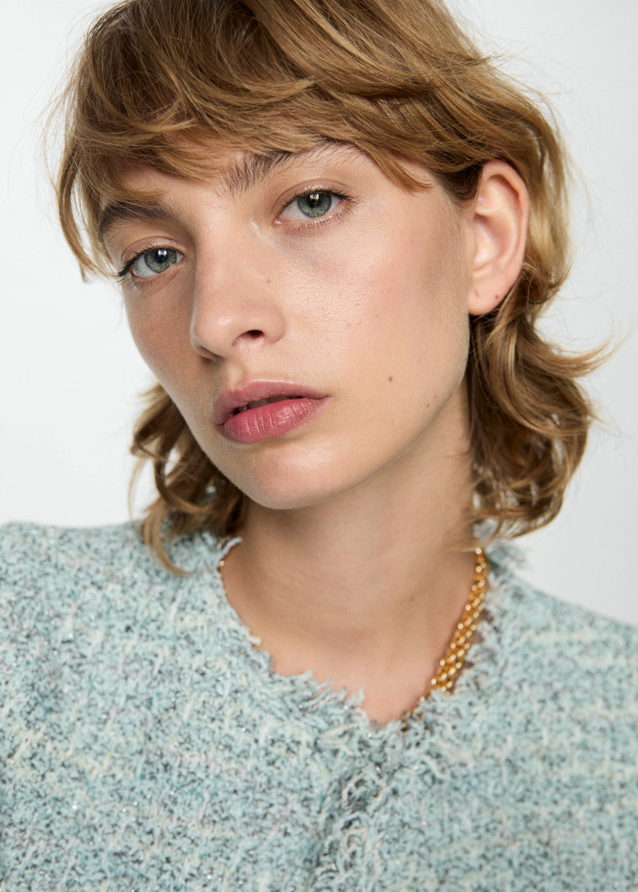 Tweed jacket with frayed ends - Details of the article 1