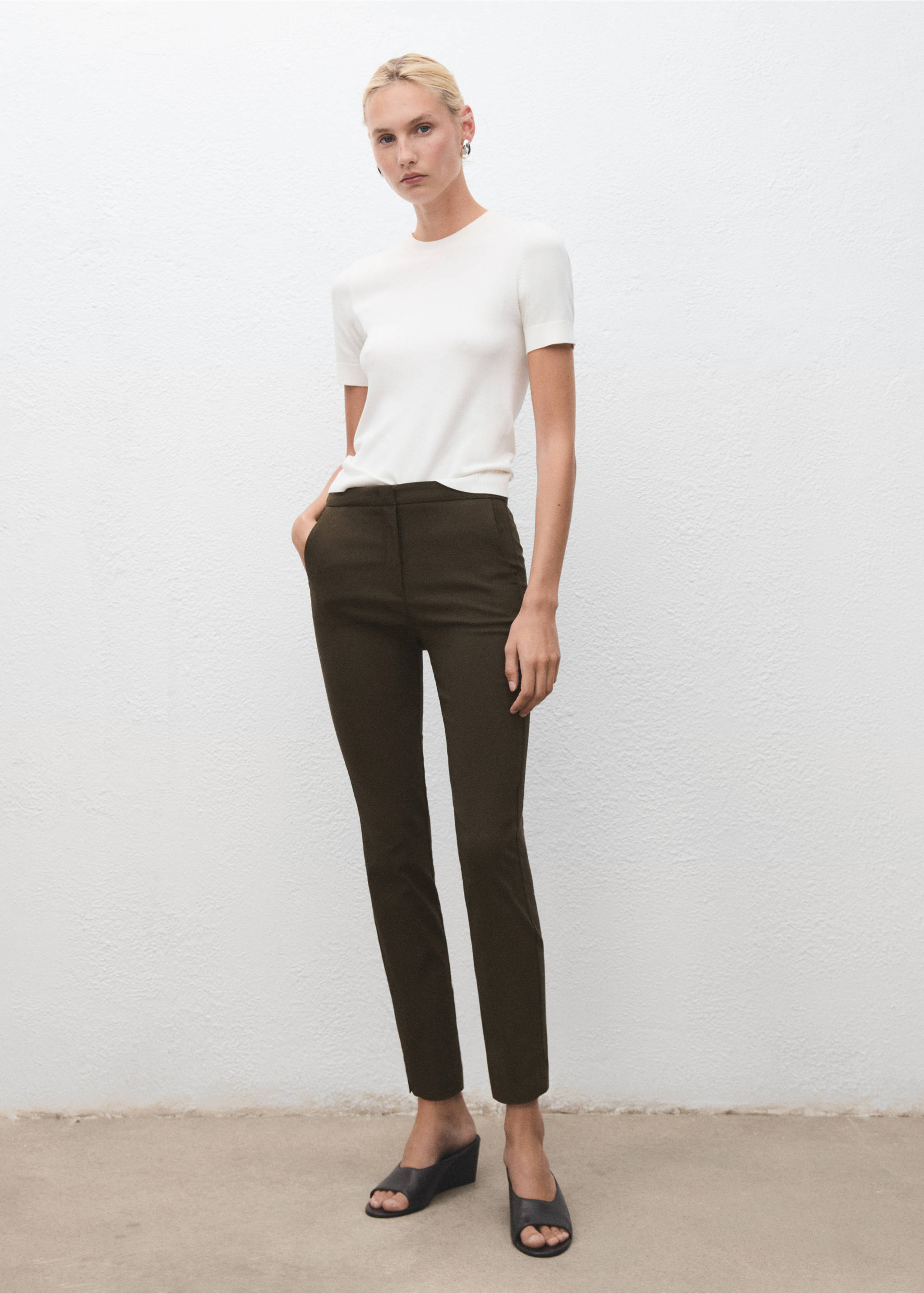 Pantalón skinny crop - Plano general, Khaki. Ref: 83700555-00.