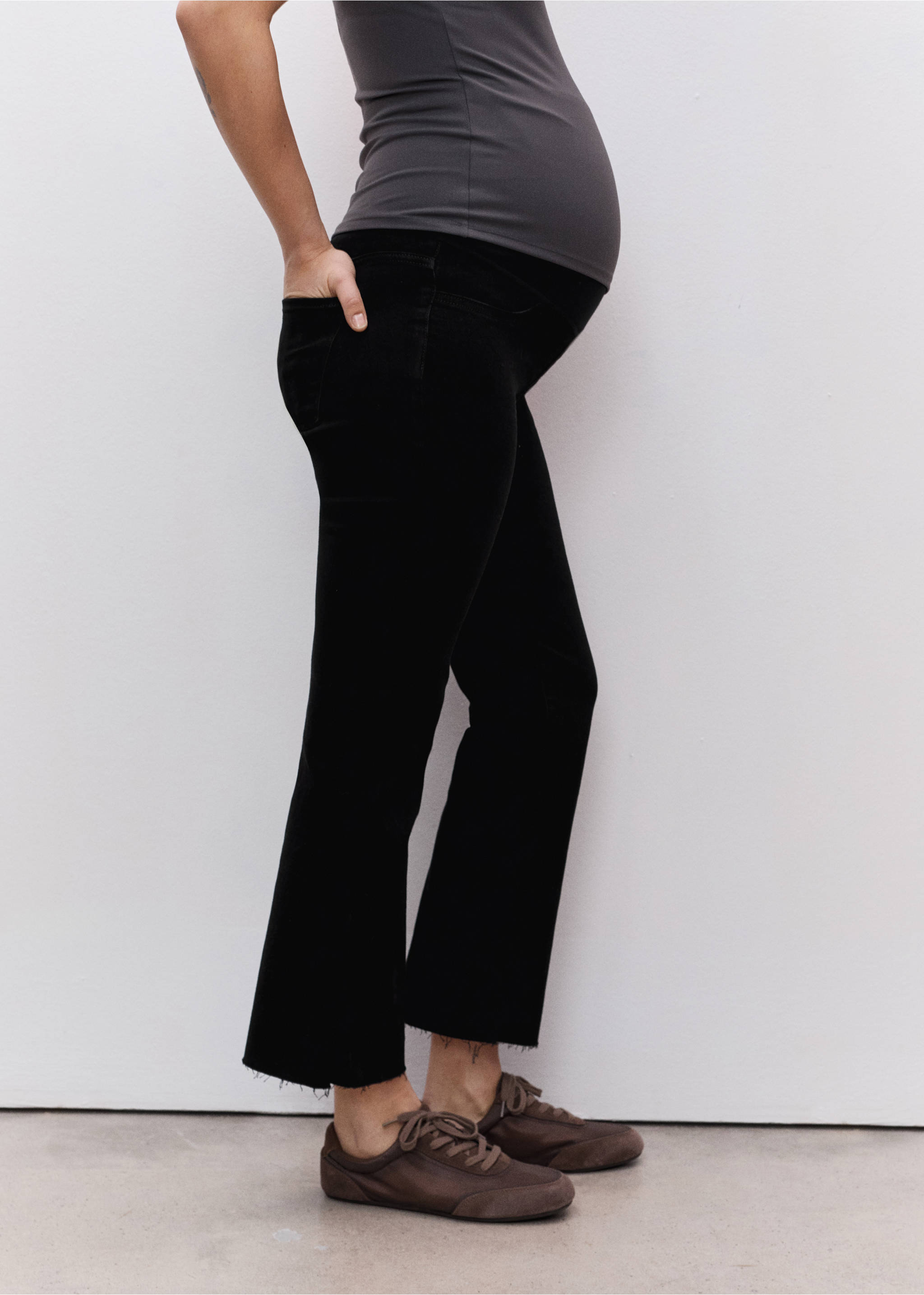 Jean de grossesse flare crop - Plan moyen, Black denim. Ref: 87000217-00.