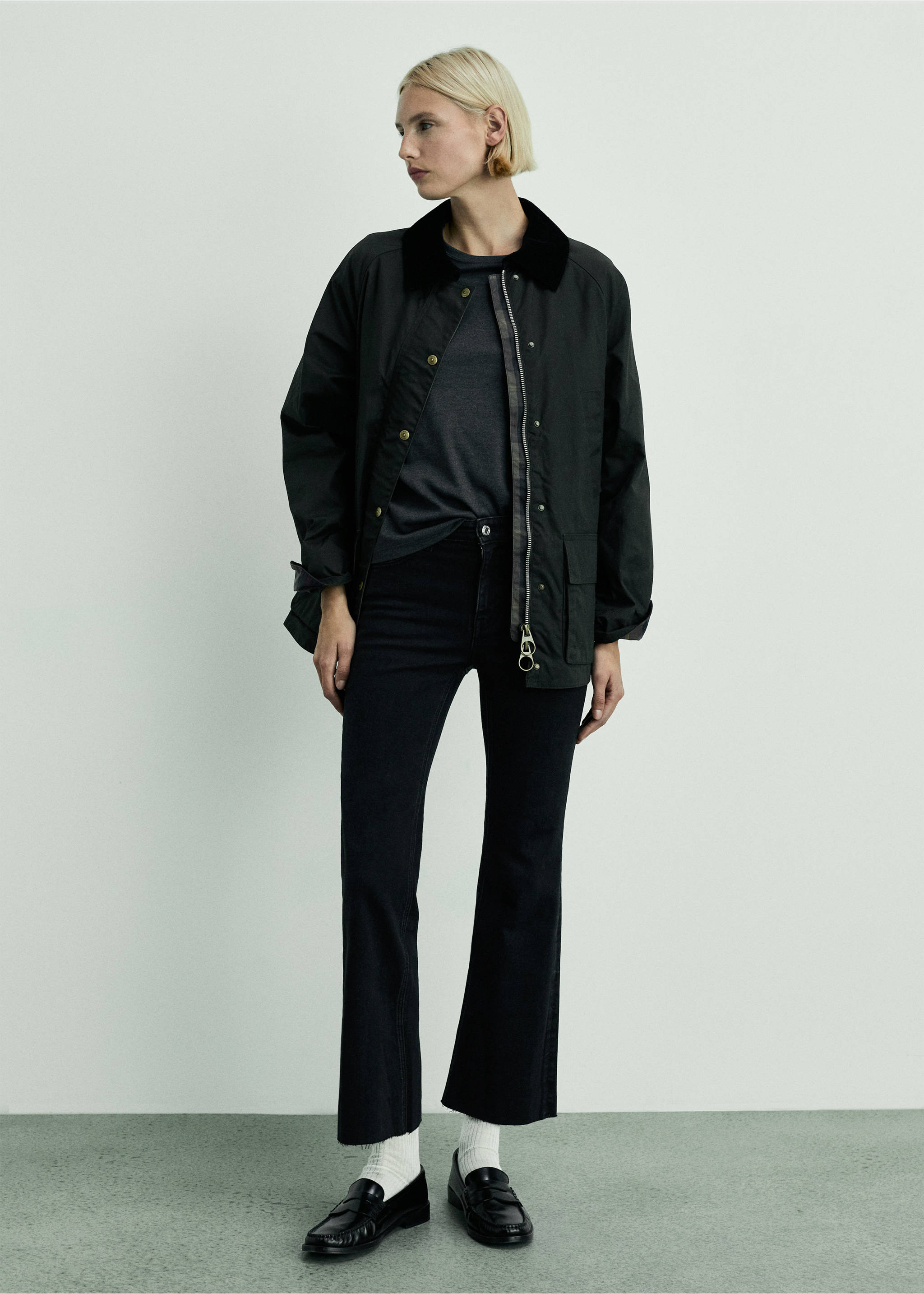 Jean Sienna flare crop - Plan général, Black denim. Ref: 87000223-00.