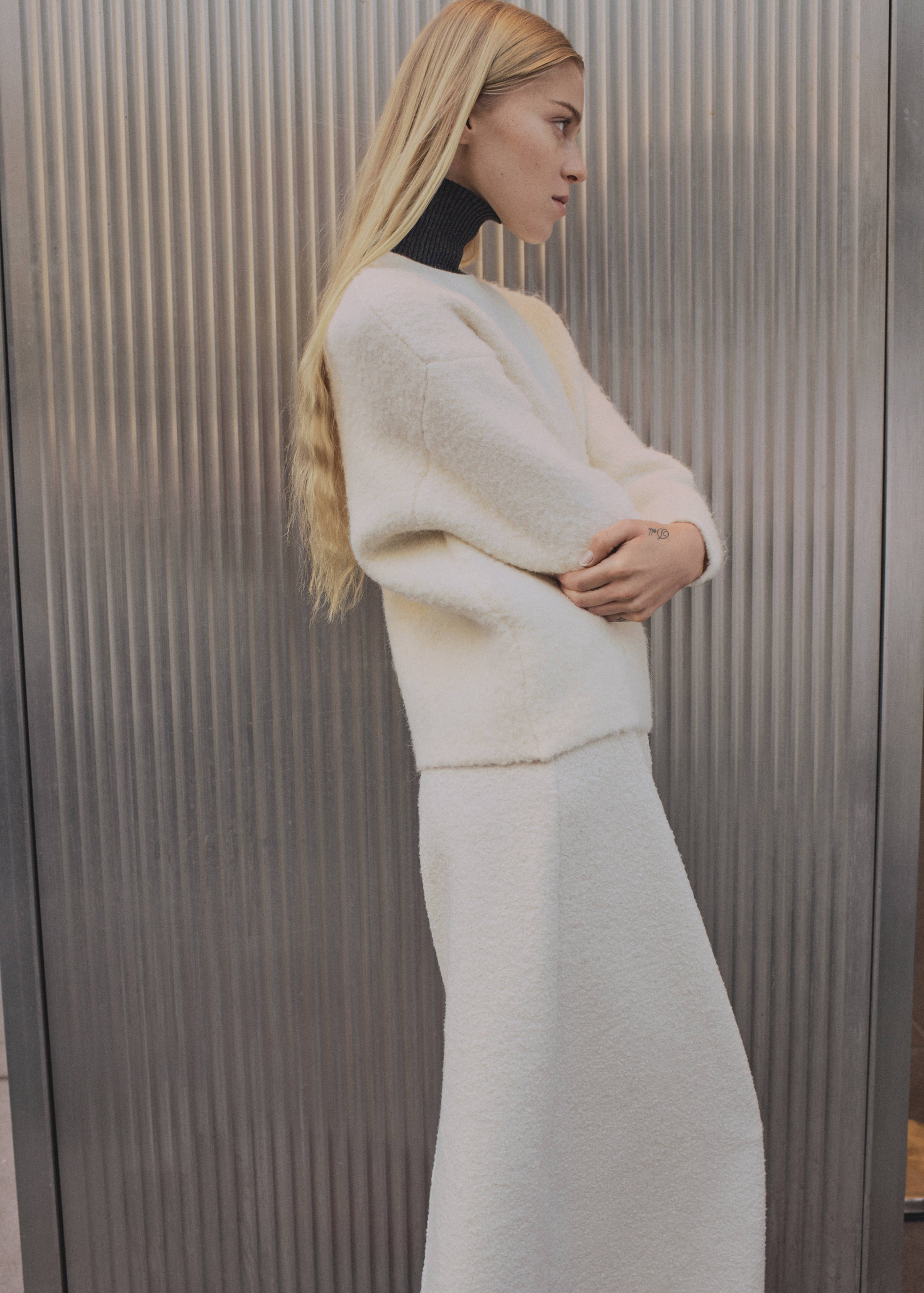 Round-neck sweater with soft finish - Medium plane