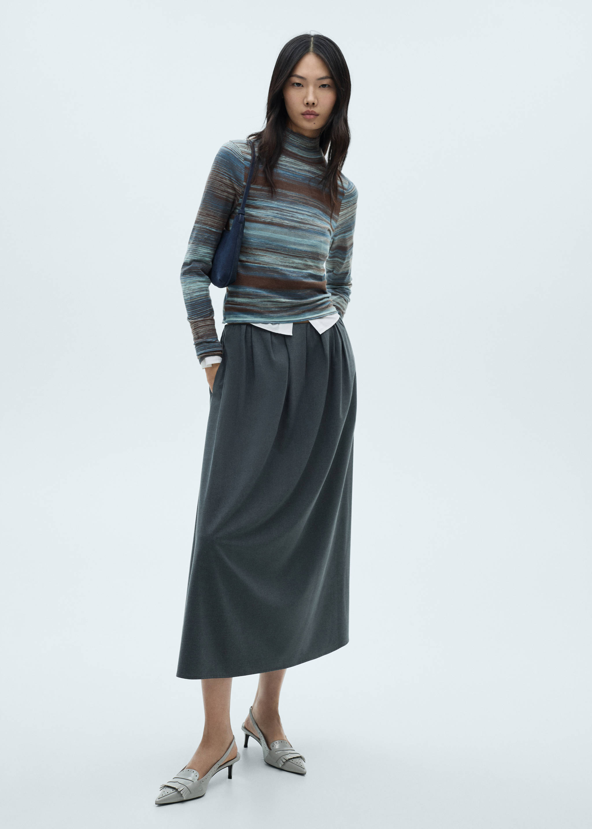 Dik yakalı çizgili kazak - Genel plan