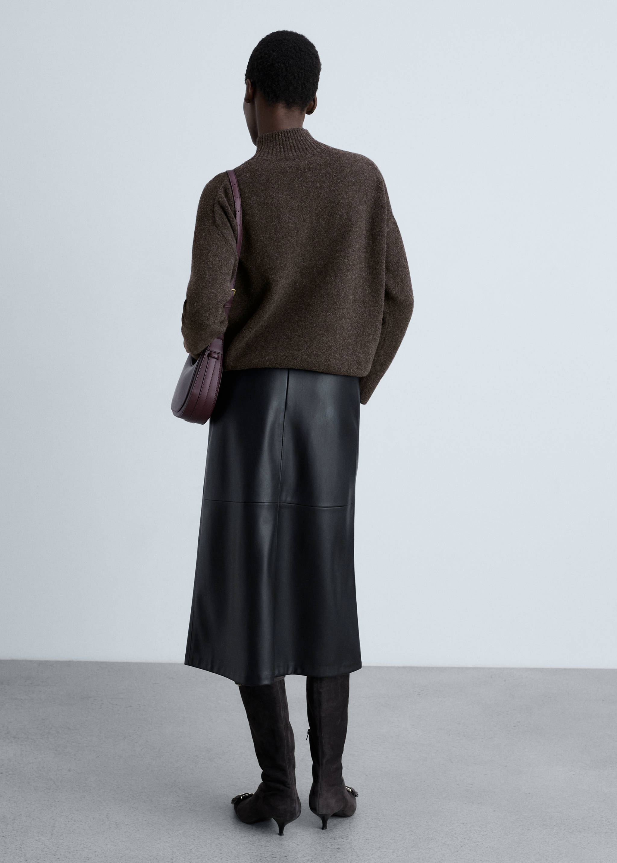 Perkins-neck sweater with seams - Reverse of the article