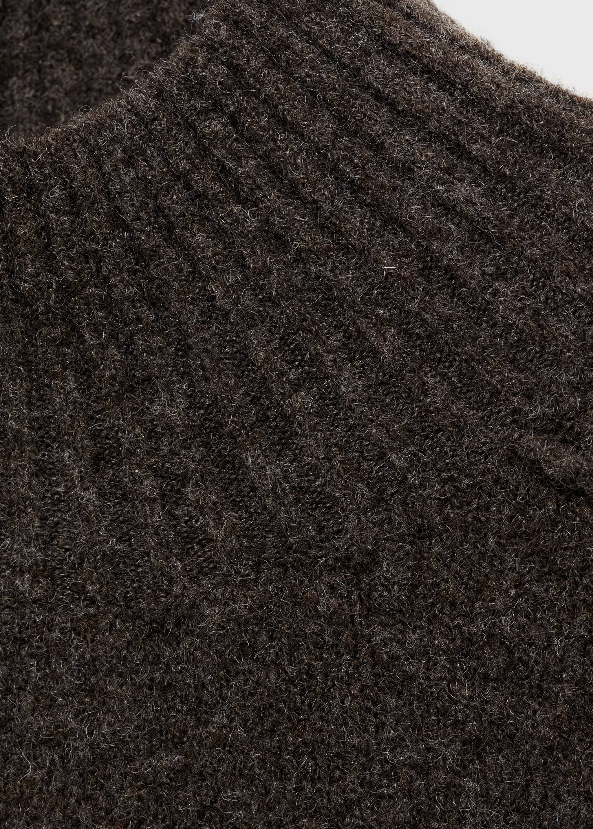 Perkins-neck sweater with seams - Details of the article 8
