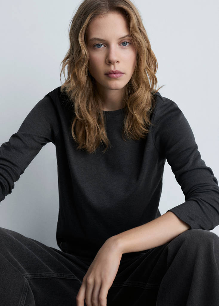 Thin round-neck t-shirt — Dark Heather Grey