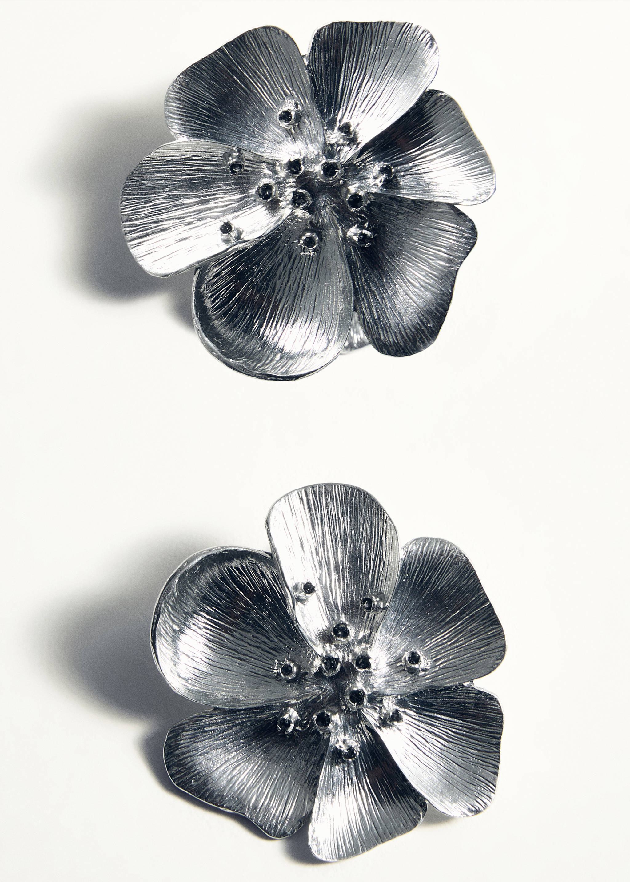 أقراط وردية من الكريستال - تفاصيل المنتج 5