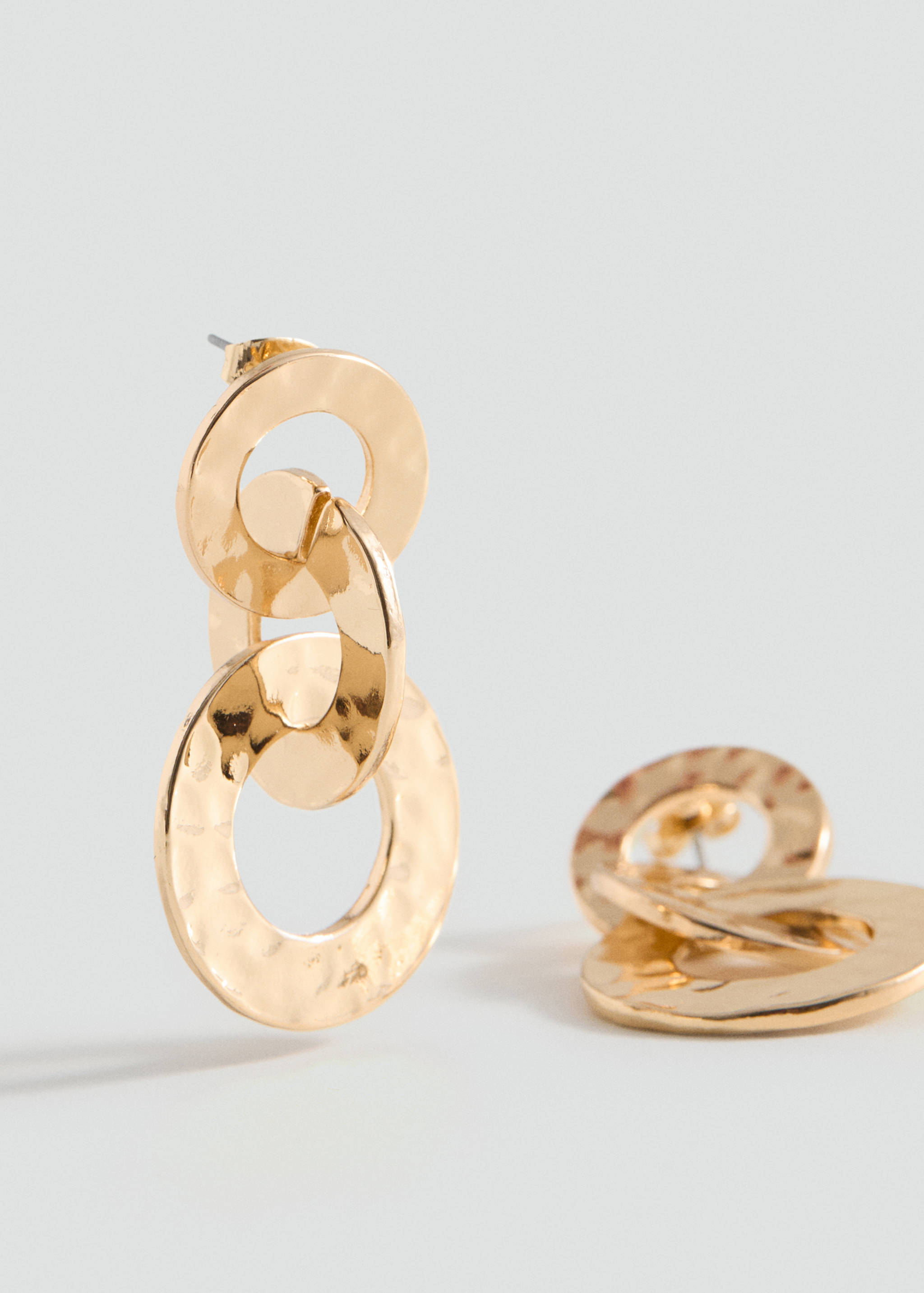 Intertwined hoop earrings - Details of the article 1