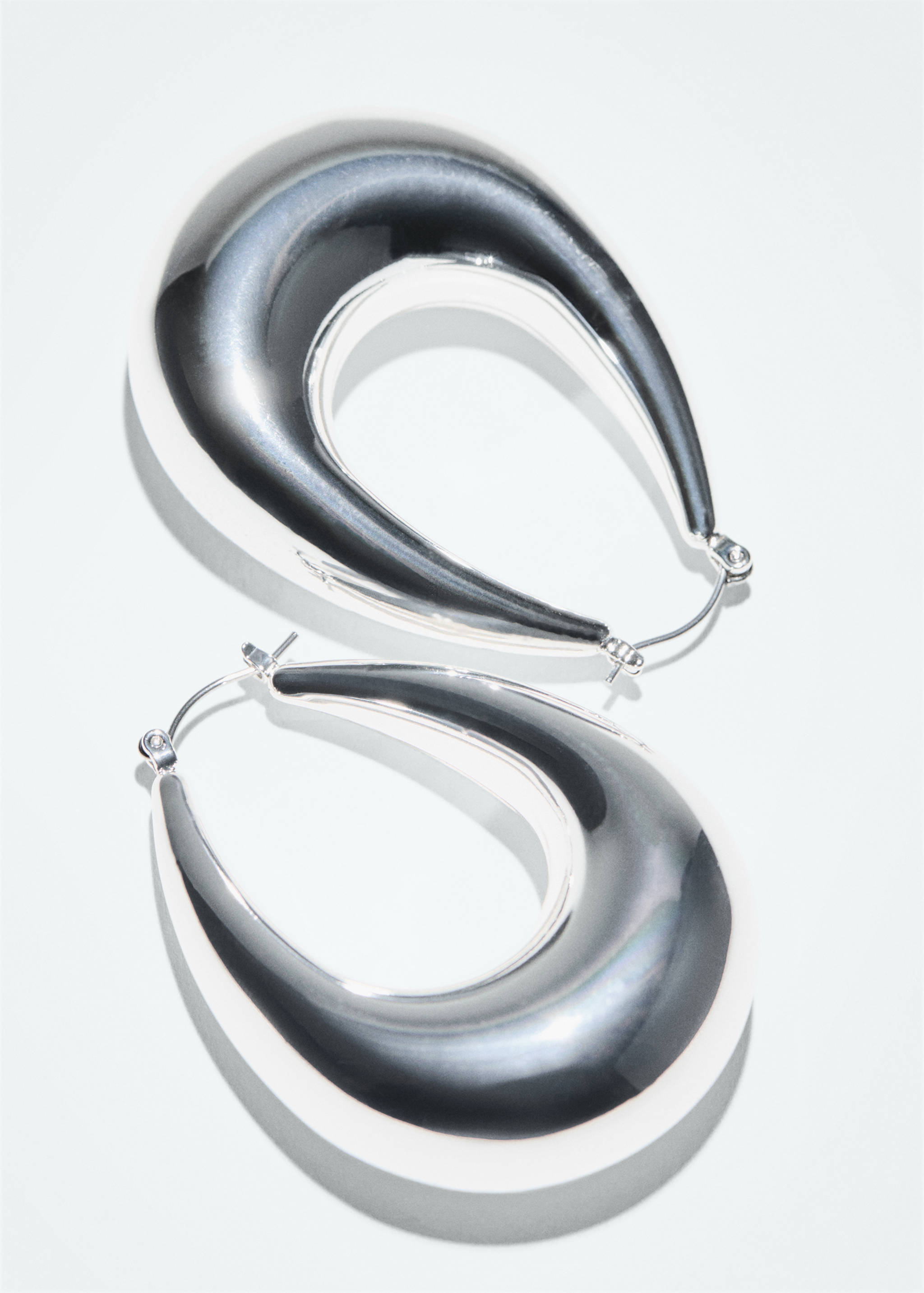 Volume oval-hoop earrings - Details of the article 5