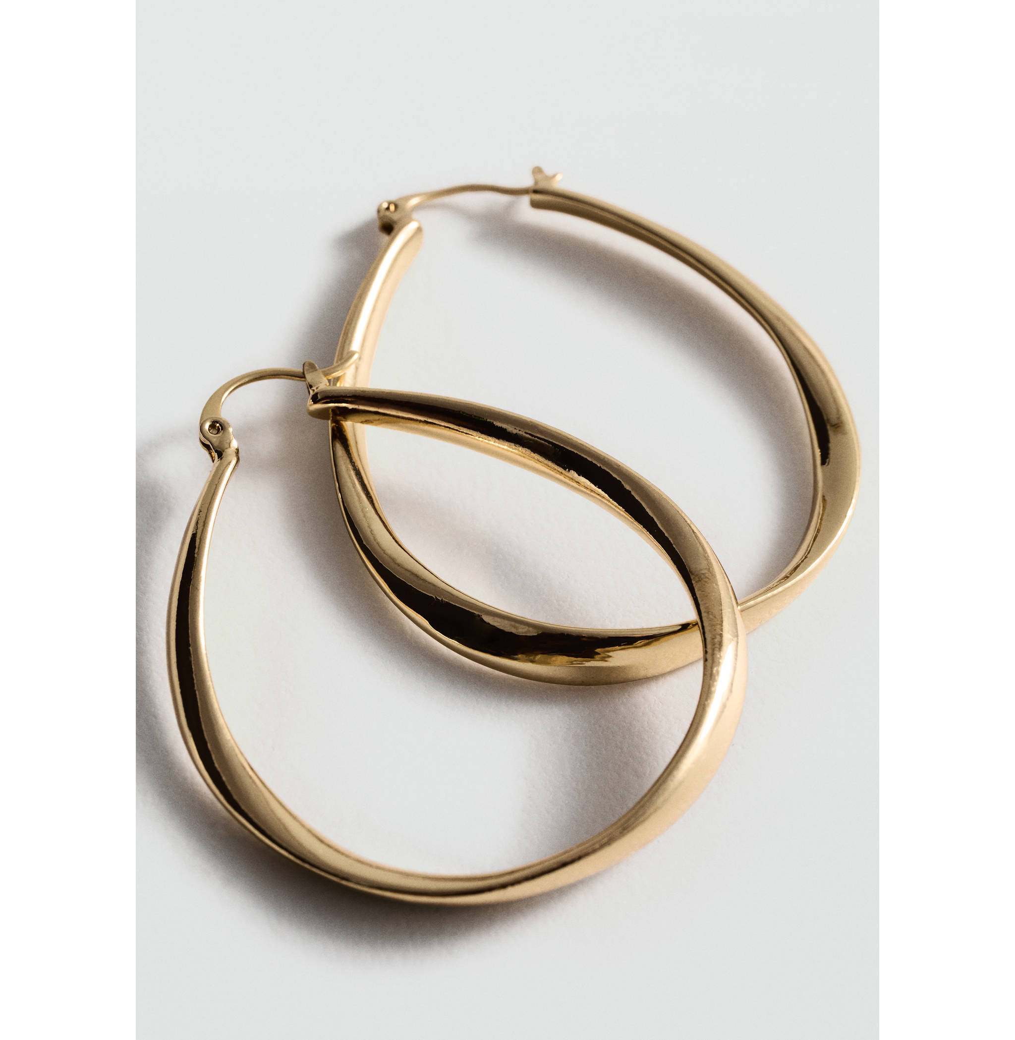 أقراط دائرية بيضاوية الشكل - رؤية وسط