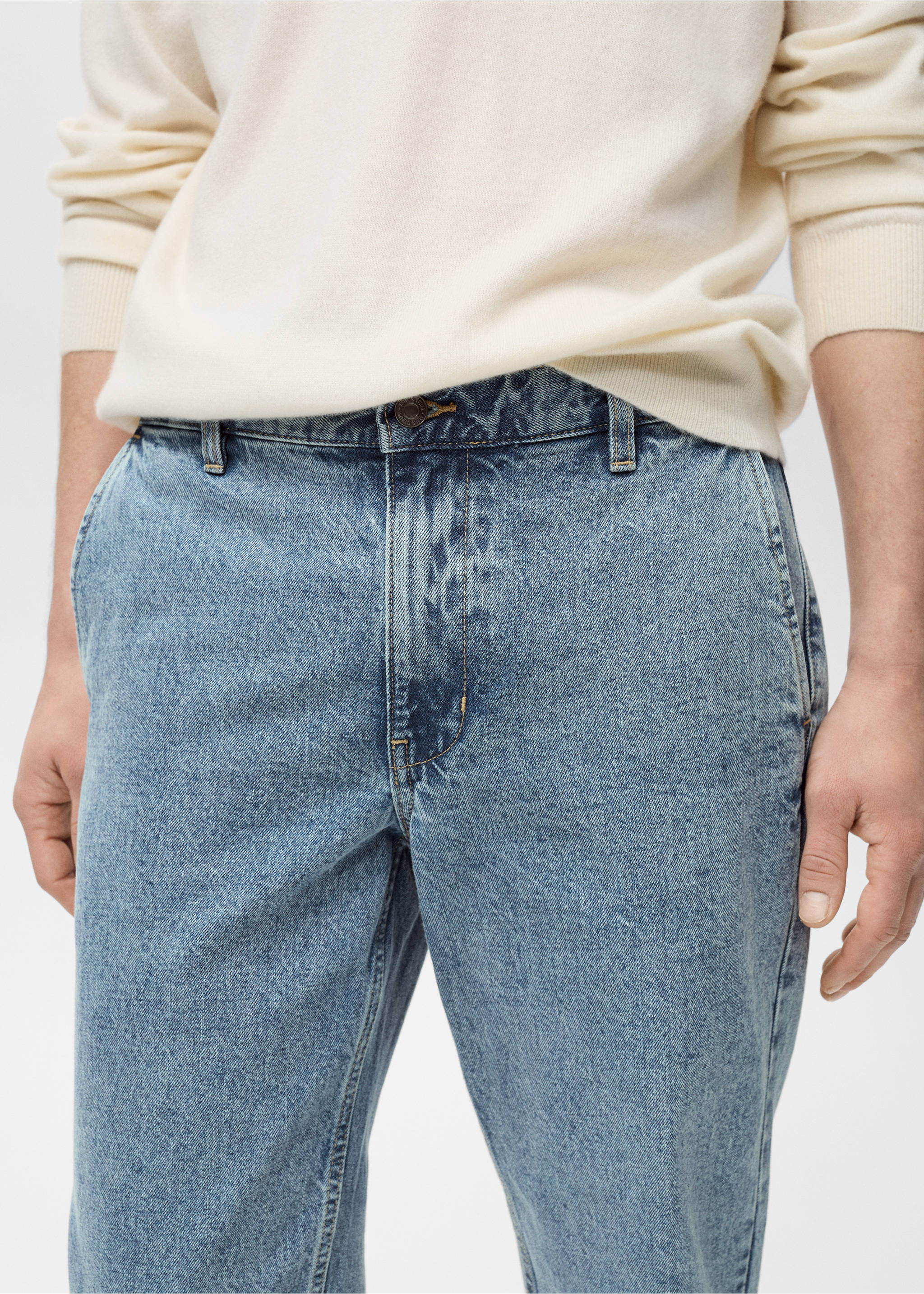 Worn effect straight fit jeans - Деталь изделия 1, Синий средний. Ref: 87000599-01.