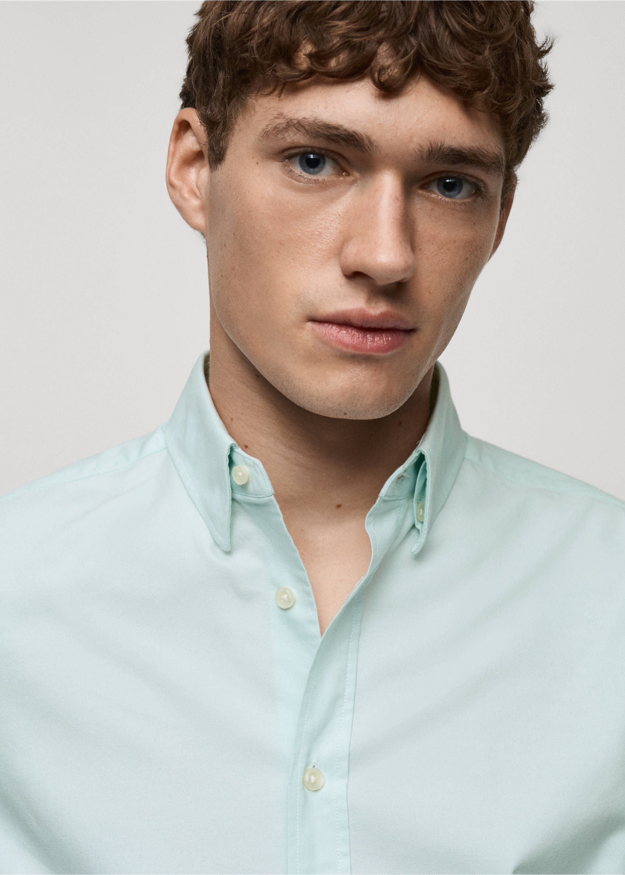 100% cotton Oxford shirt - Details of the article 1, Pastel Green. Ref: 87000605-00.