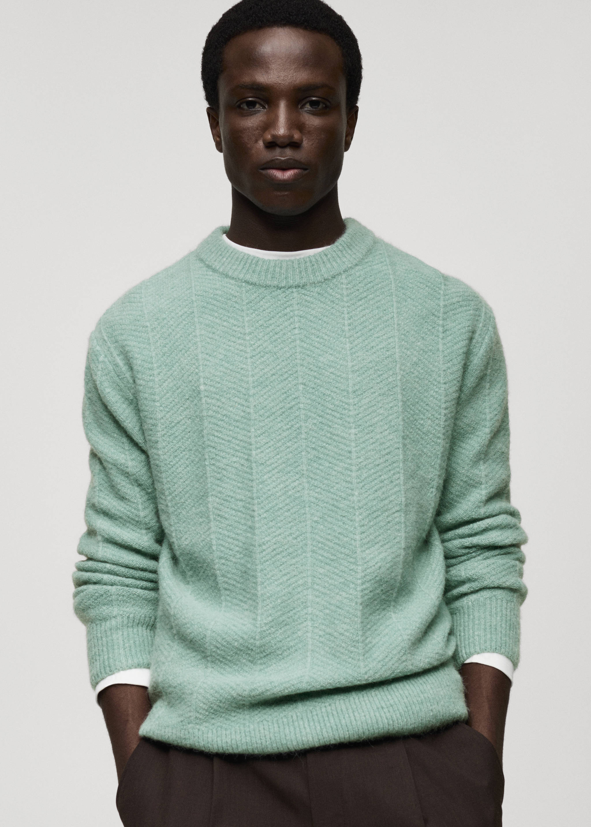 Structured knitted sweater - Medium plane