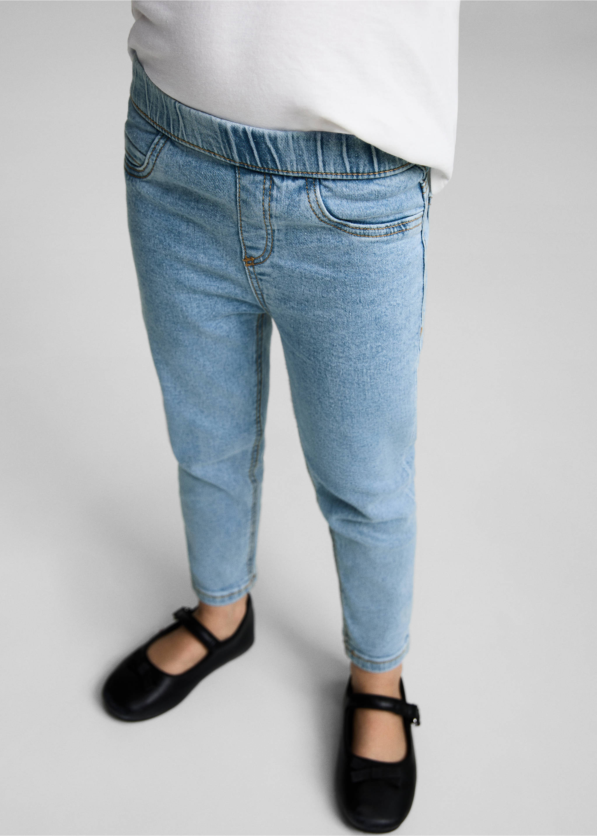 Jean taille élastique - Plan moyen, Bleu clair. Ref: 87000627-00.