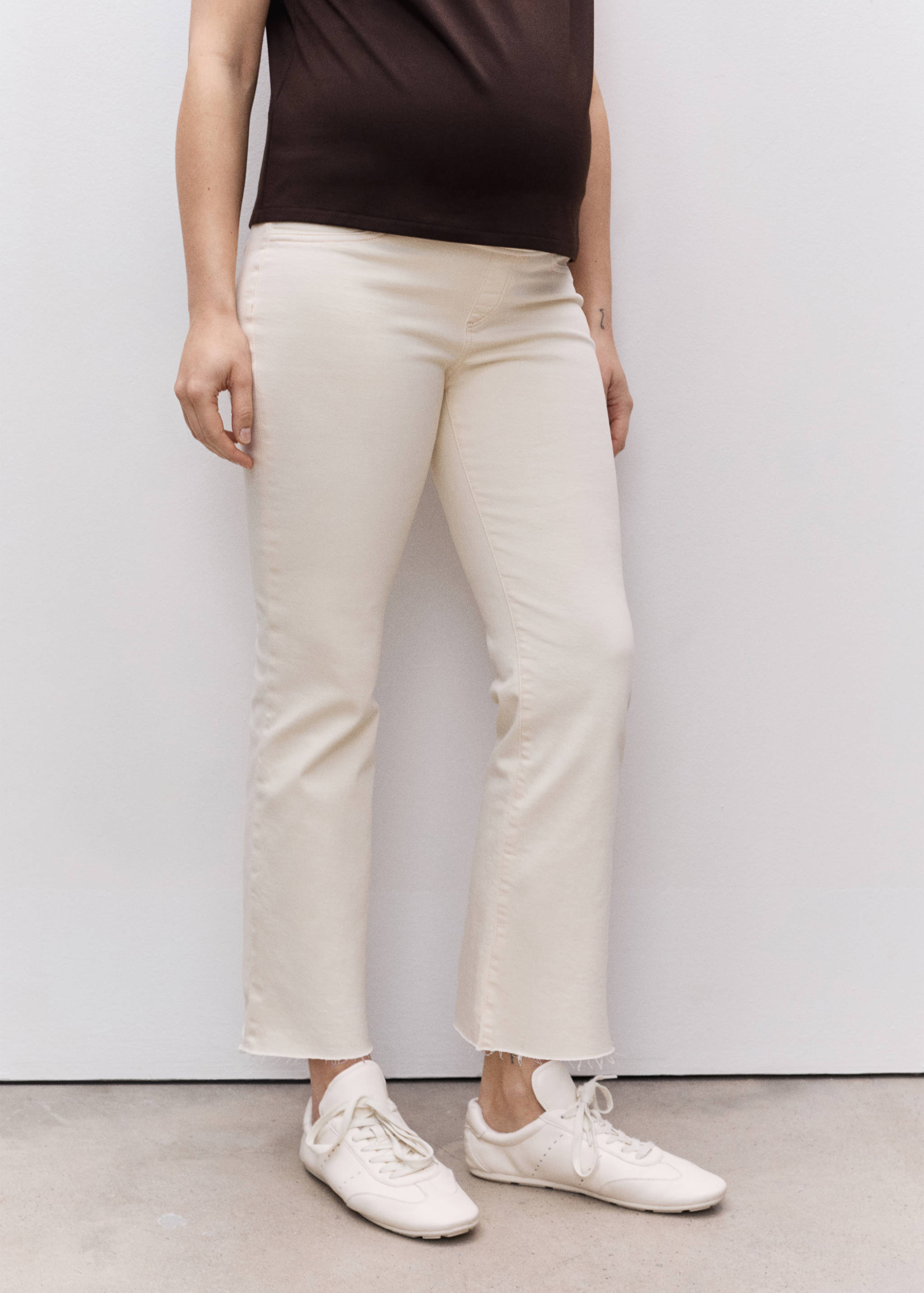 Jeans flare crop premamá - Plano medio