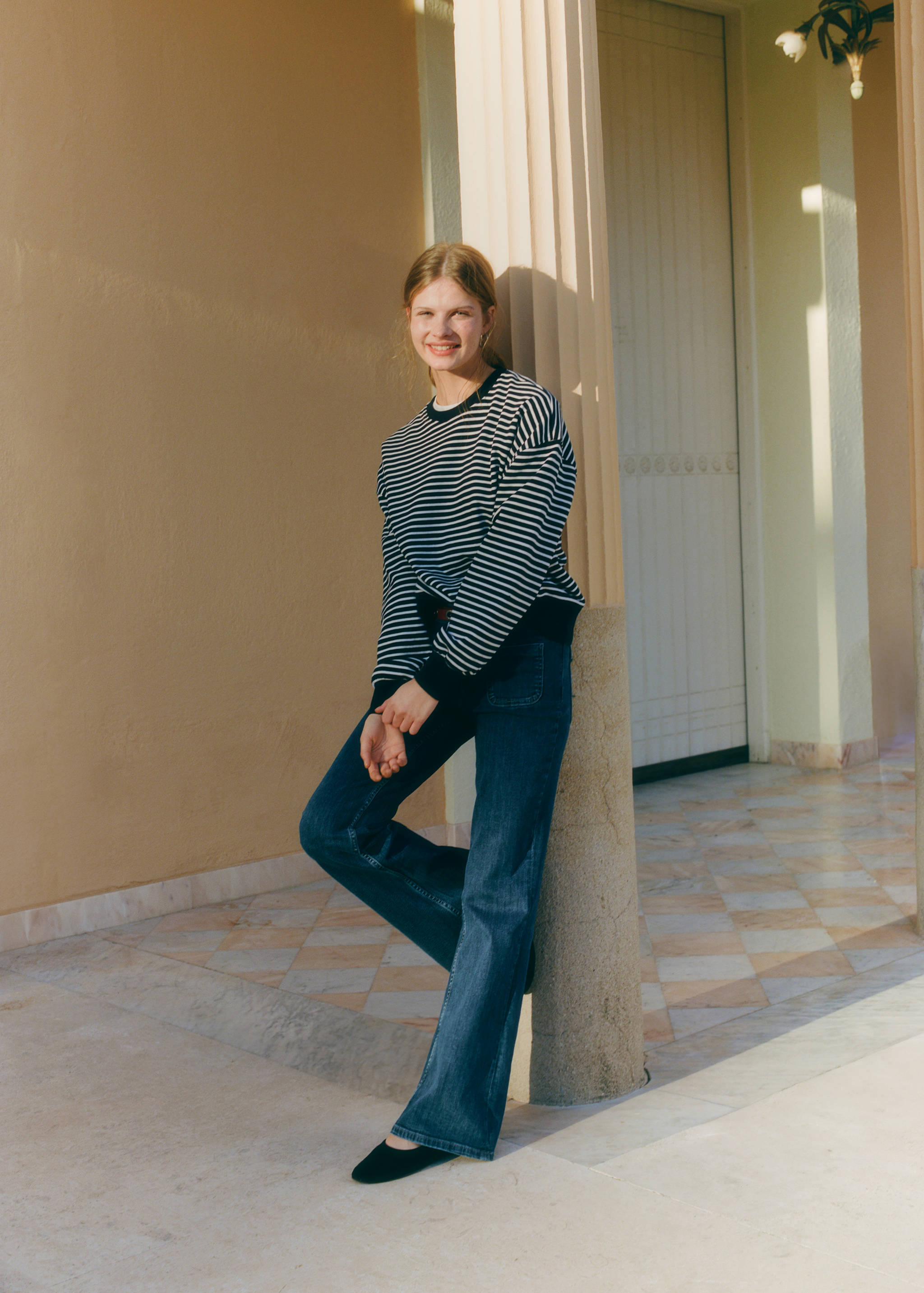 Flared jeans with pocket - Details of the article 5