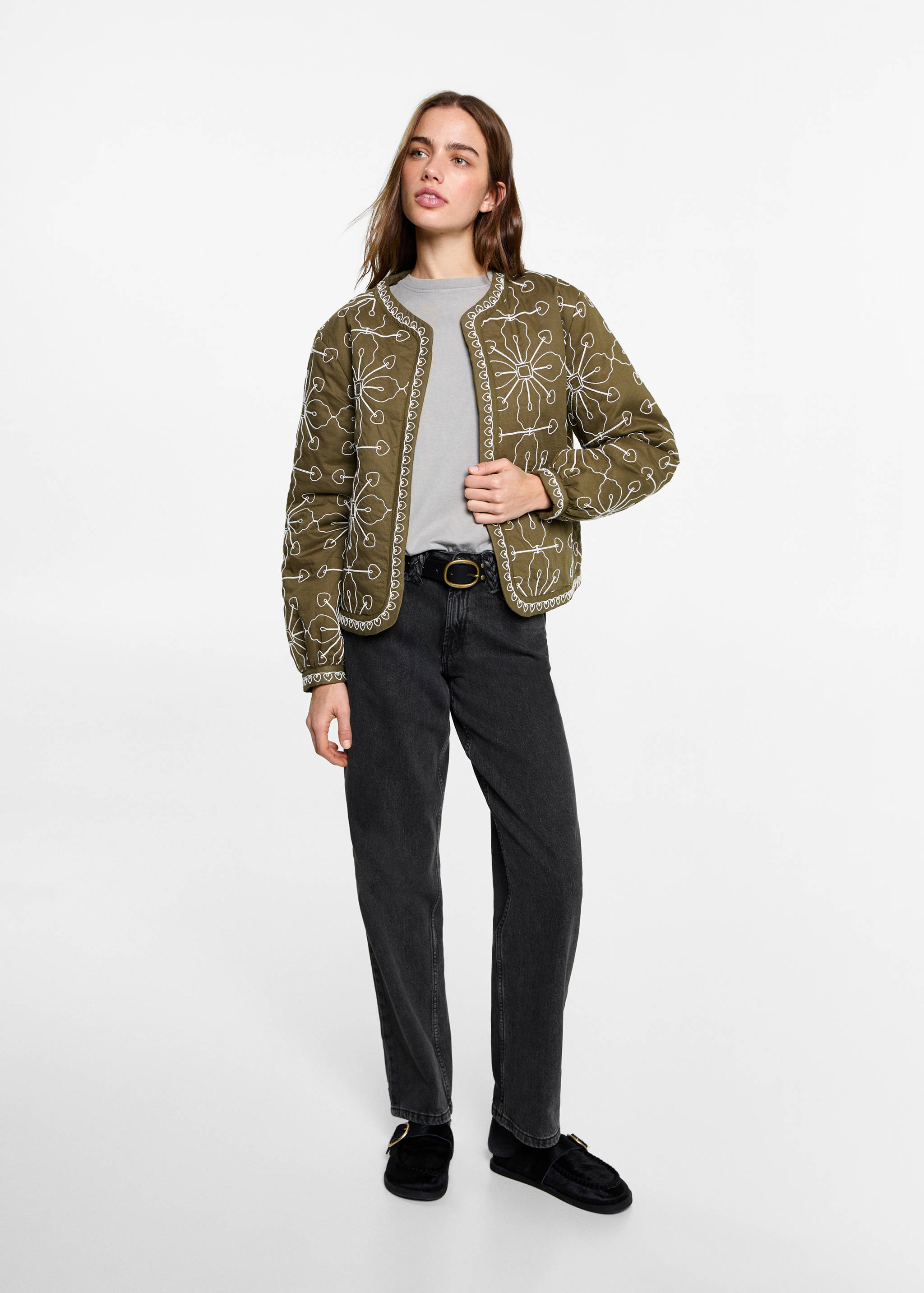 Прямые джинсы с плетеными шлевками - Общий план