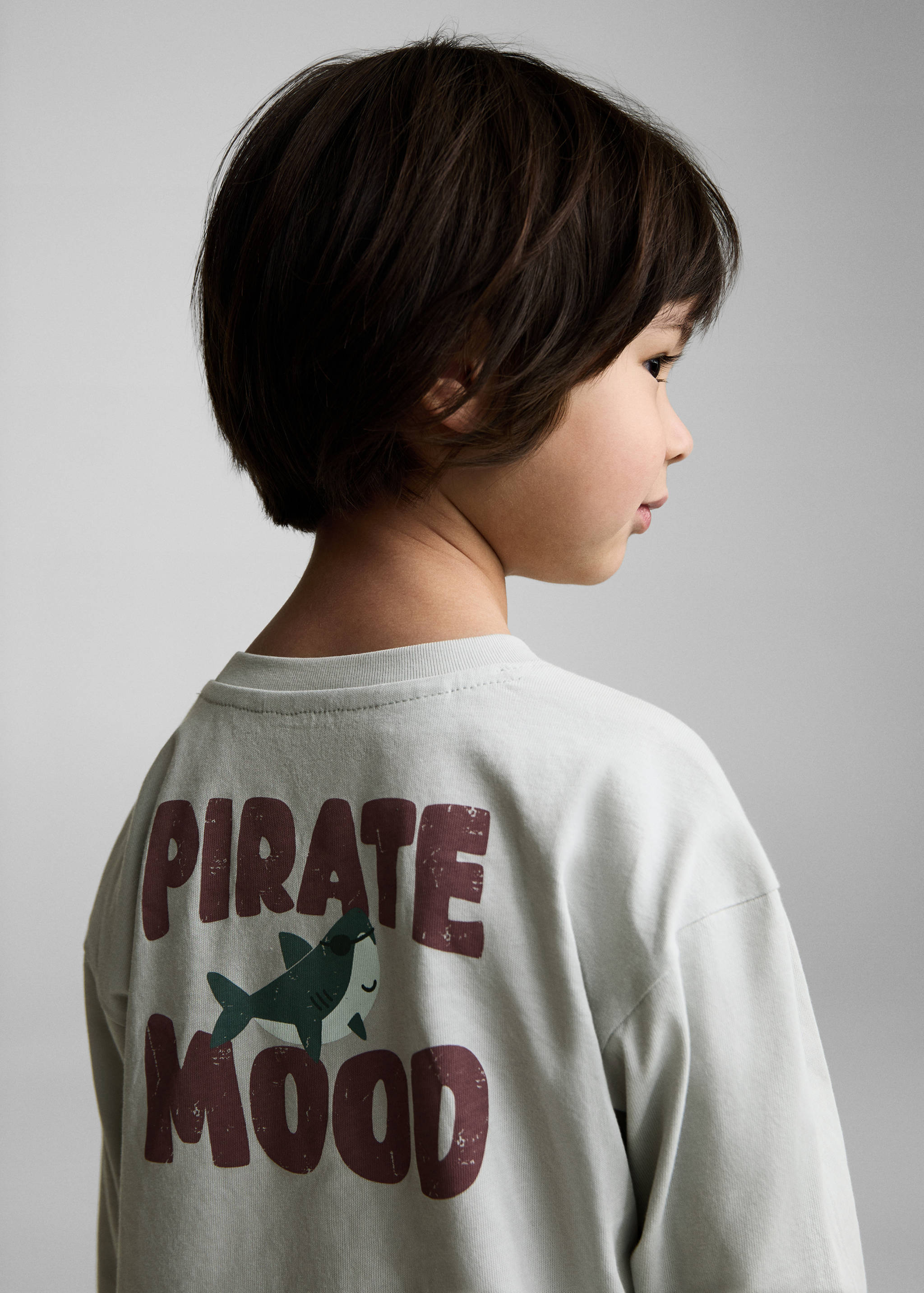 Decorative appliqué message t-shirt - Reverse of the article