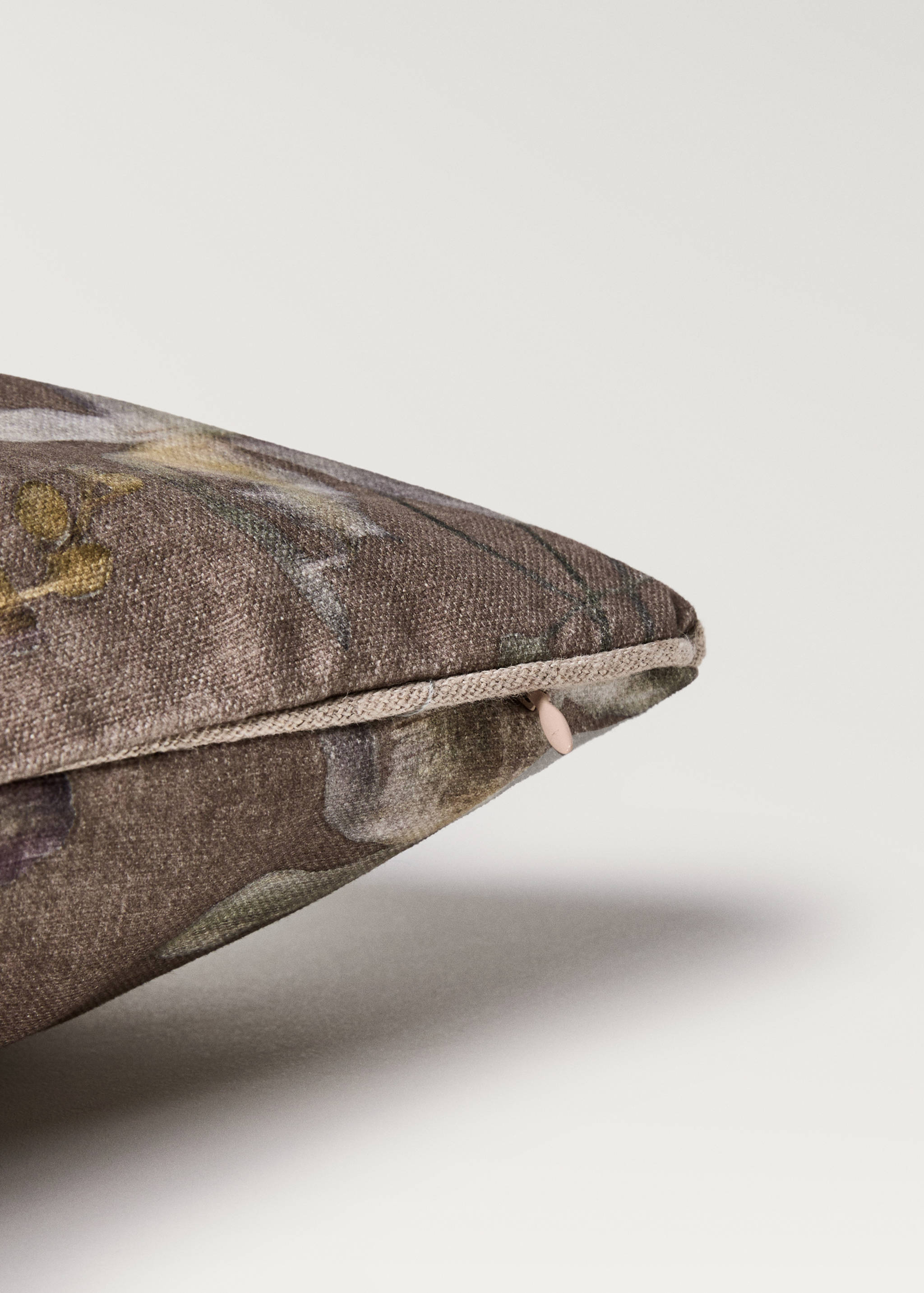 Cushion cover with floral-print trim 45x45 cm - Details of the article 2