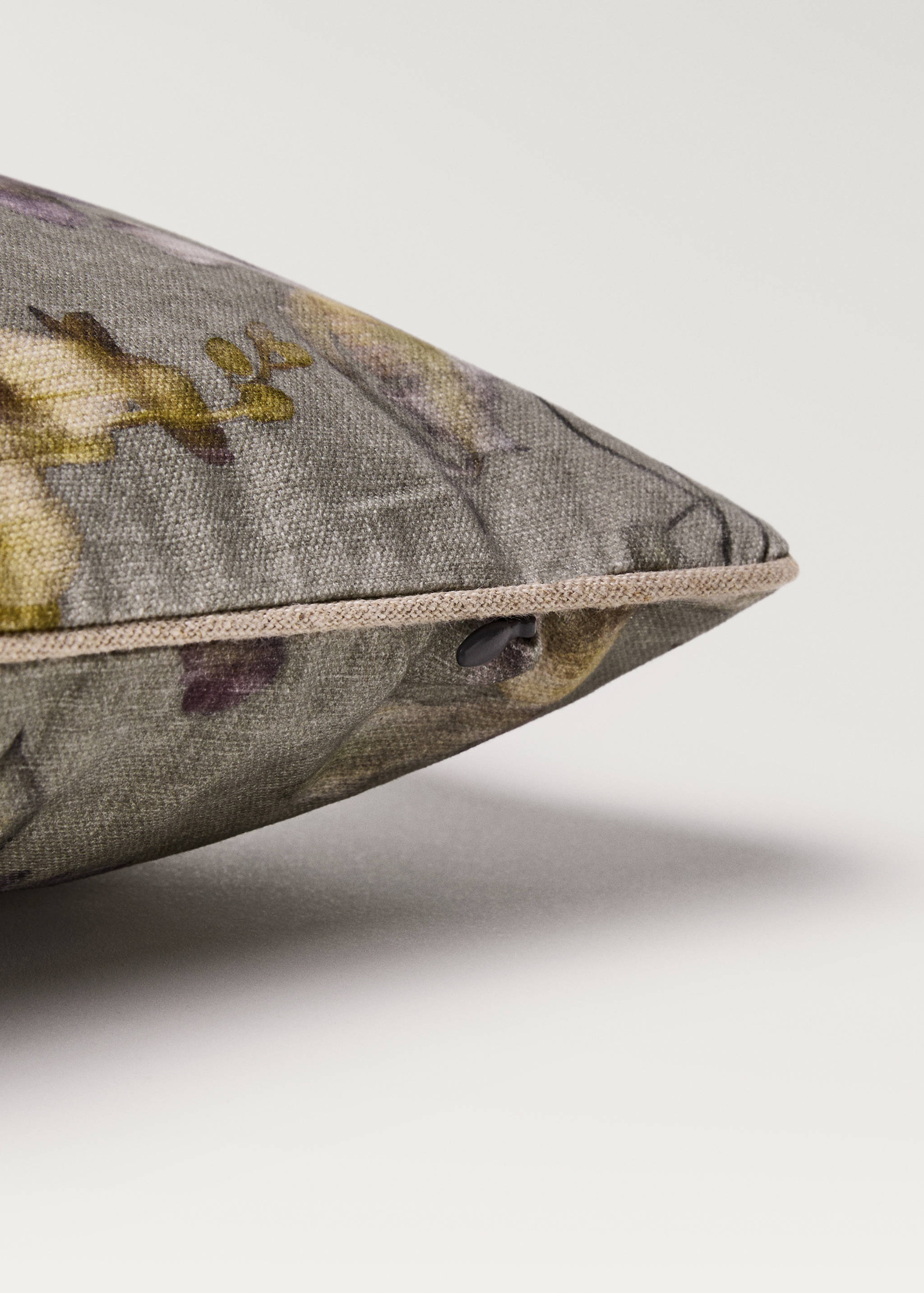 Cushion cover with floral-print trim 45x45 cm - Details of the article 2