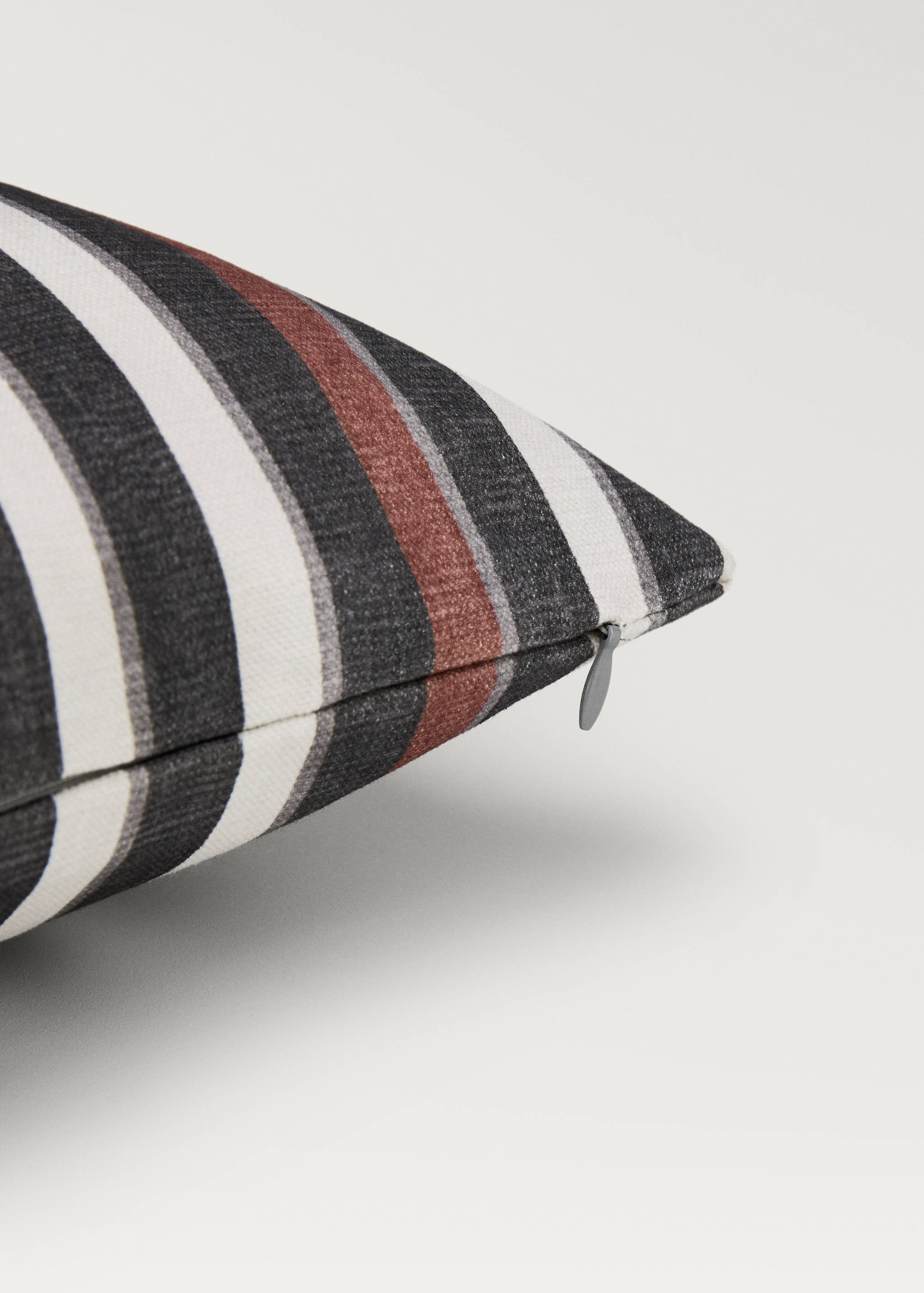 Cushion cover with printed stripes 40x60 cm - Details of the article 1