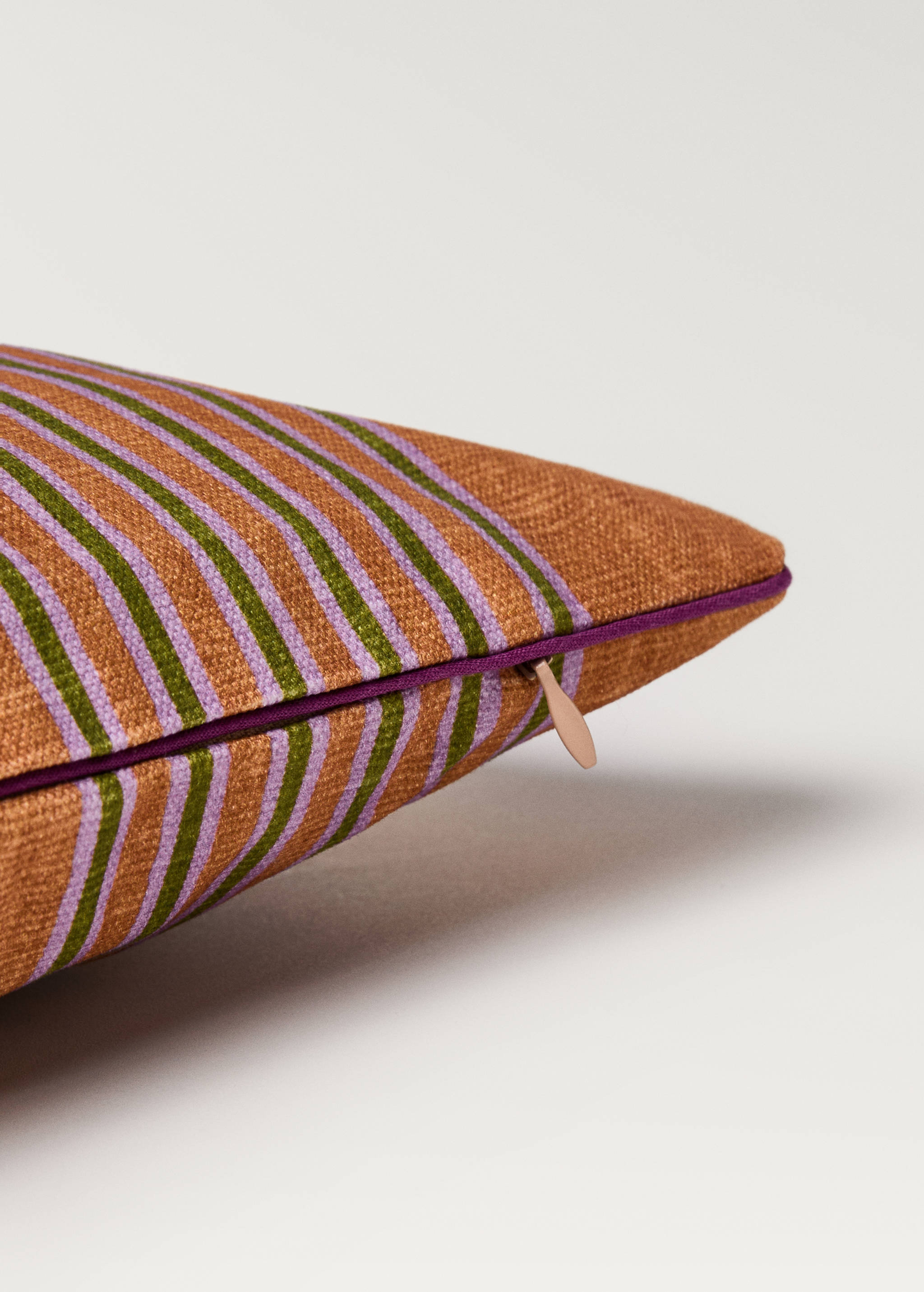 Multi-coloured cushion cover with contrasting trim 30x50 cm - Details of the article 2
