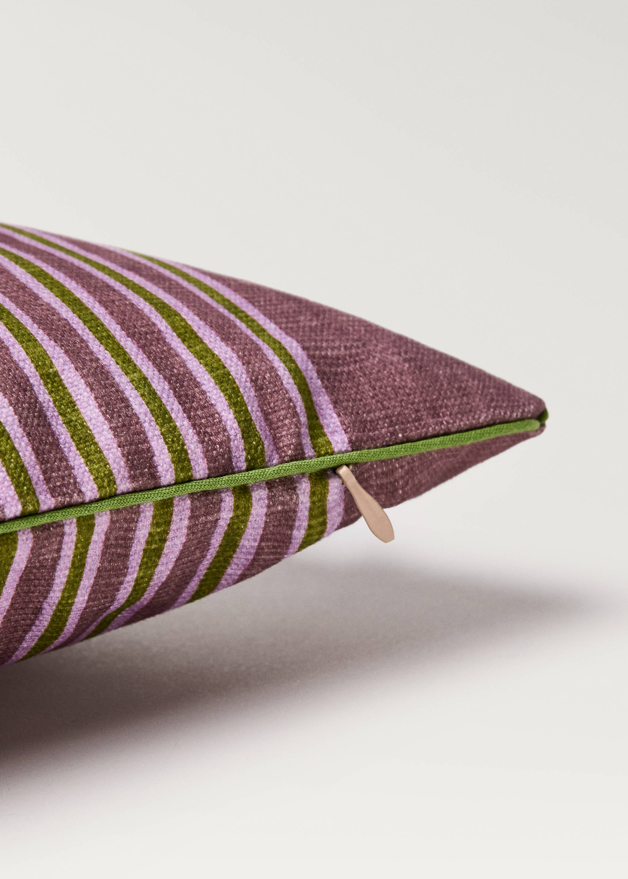 Multi-colored cushion cover with contrasting trim 30x50 cm - Details of the article 2