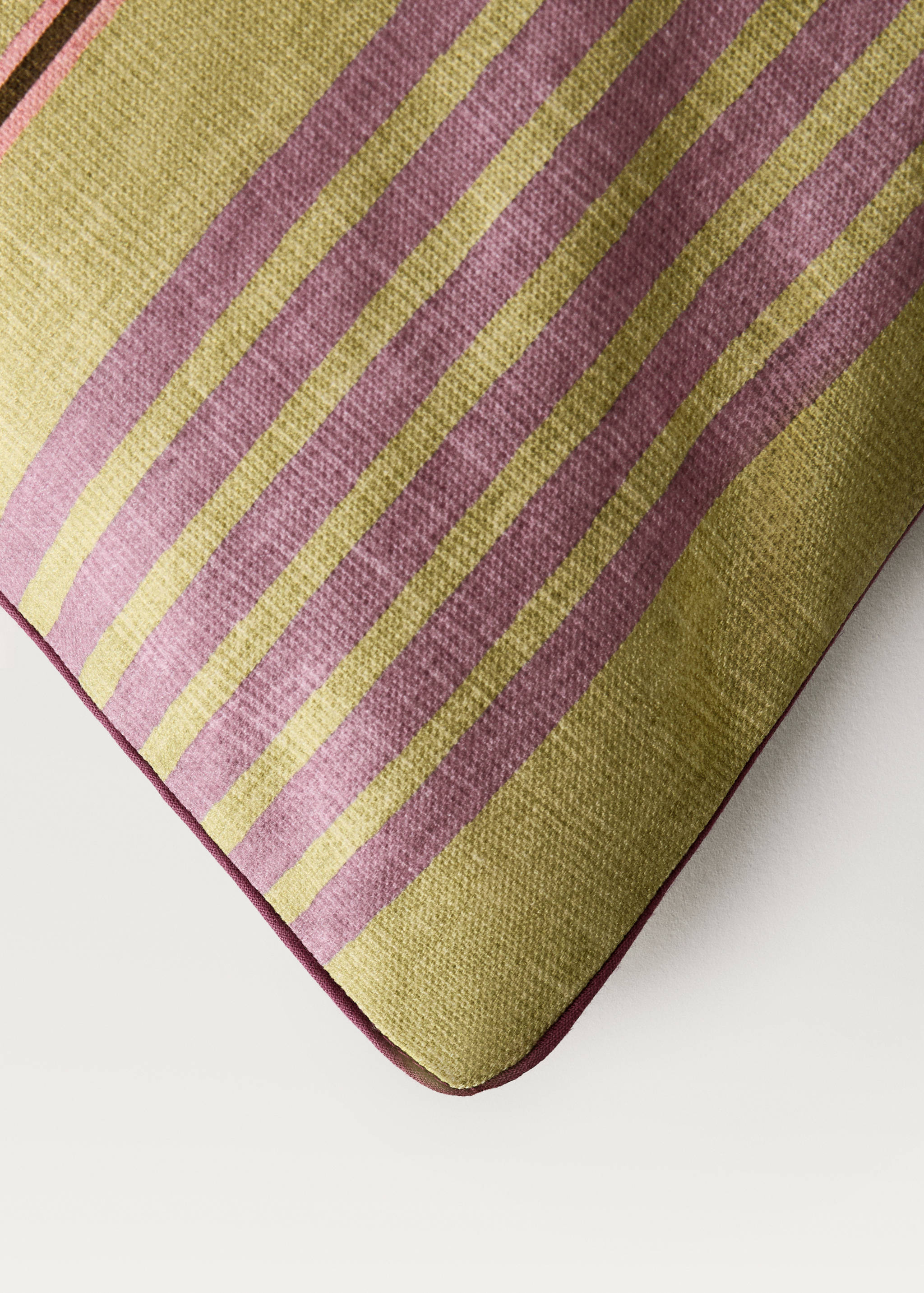Multi-colored cushion cover with contrasting trim 40x60 cm - Details of the article 3