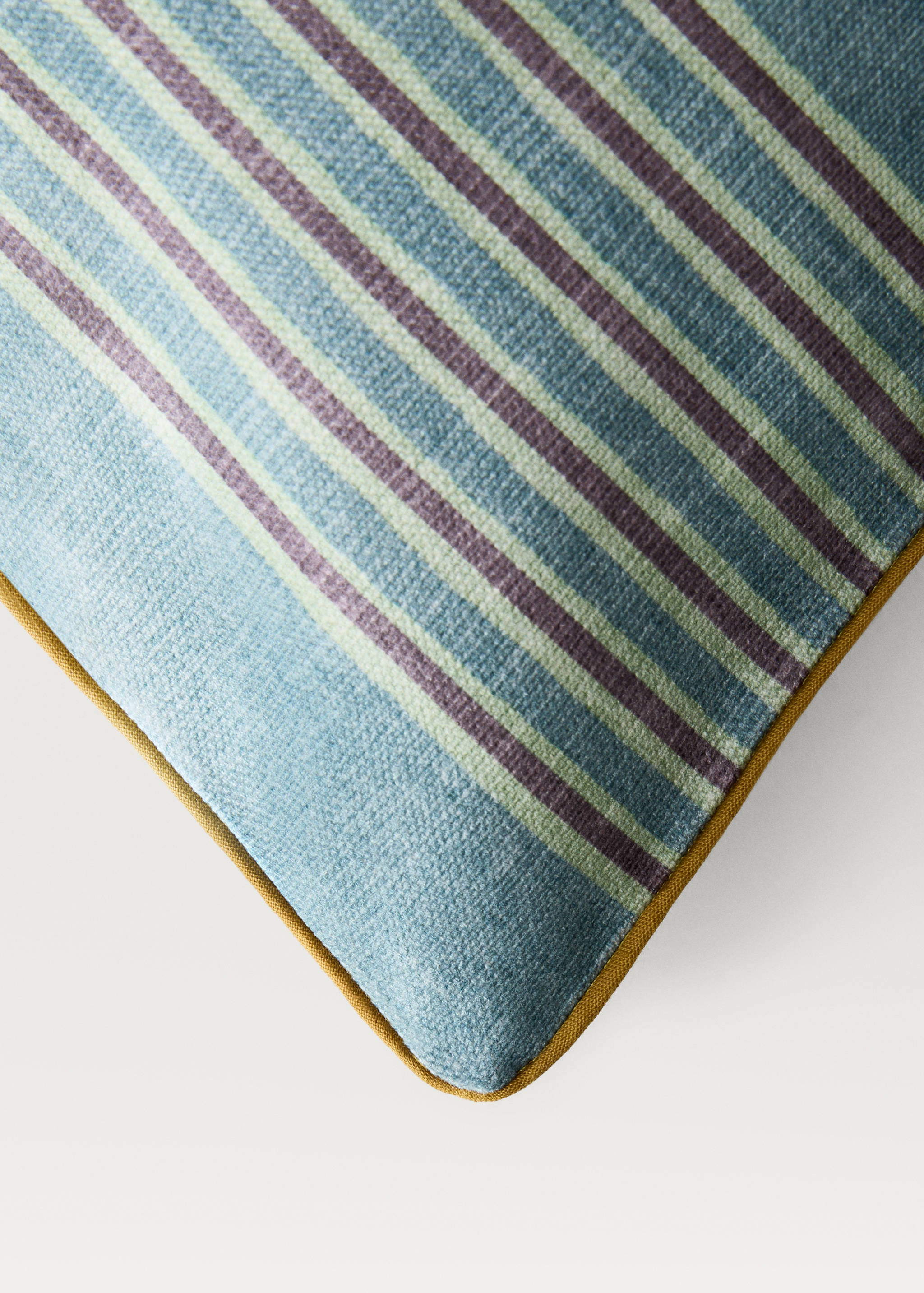 Multi-coloured cushion cover with contrasting trim 40x60 cm - Details of the article 3