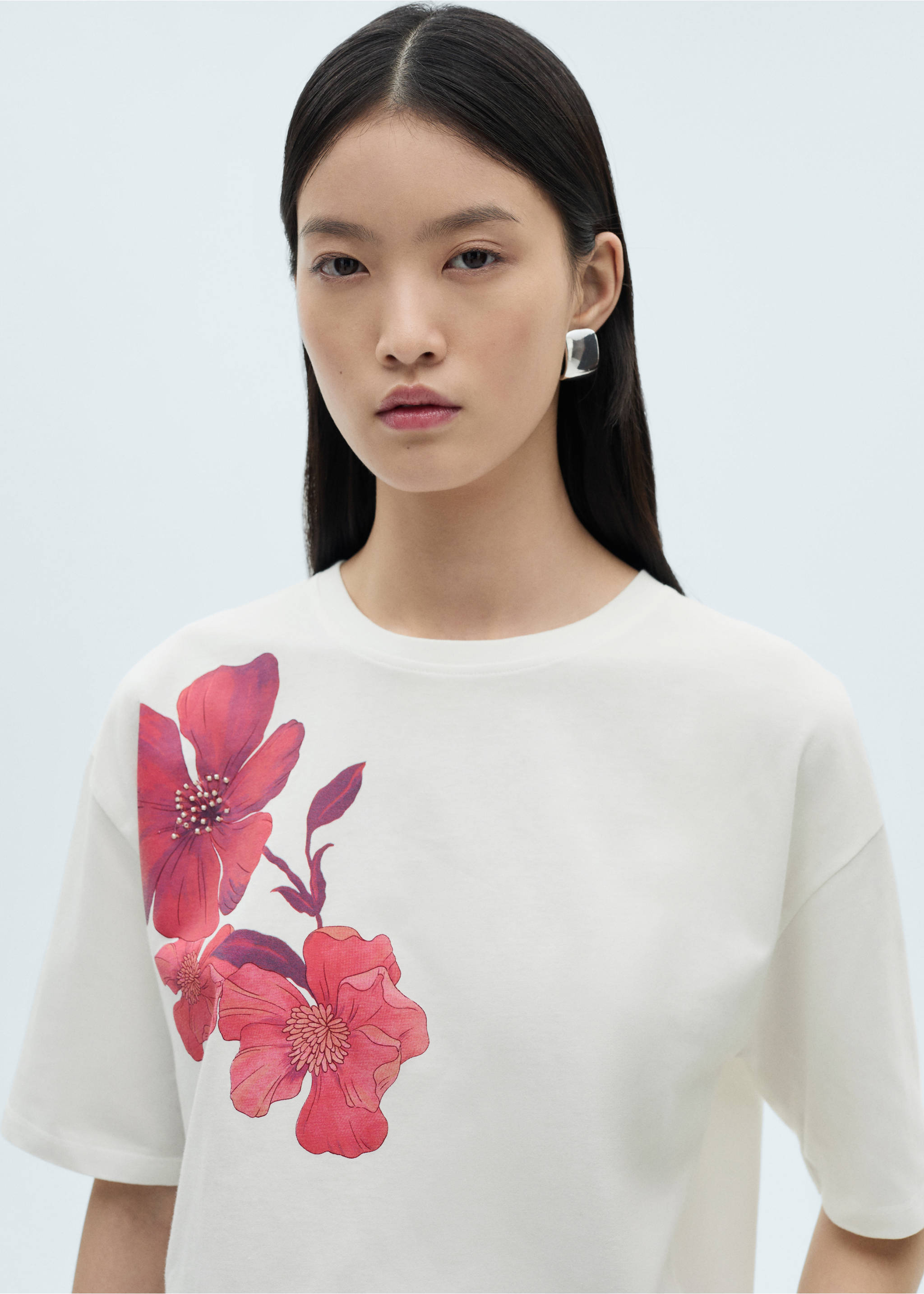 Cotton t-shirt with flower detail - Medium plane, Off White. Ref: 87002532-00.