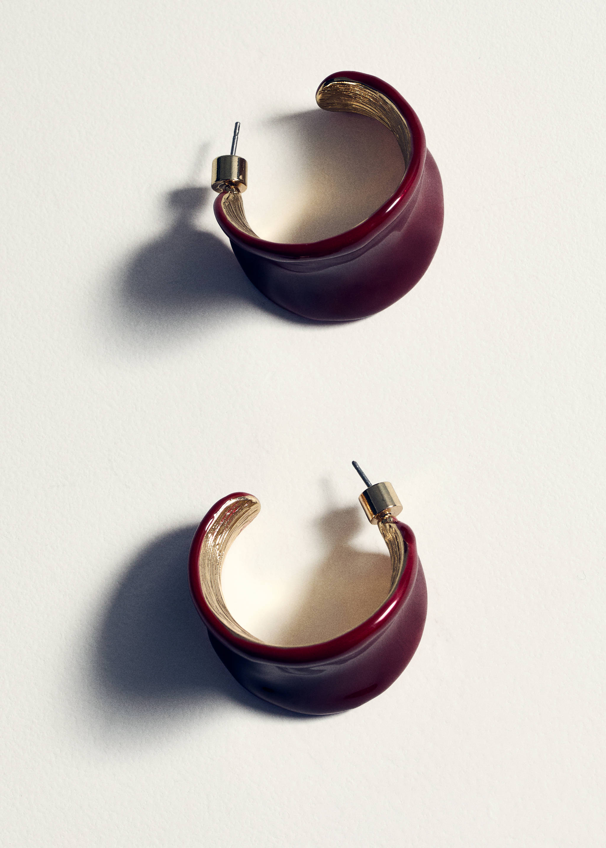 Earrings with wavy relief - Details of the article 5