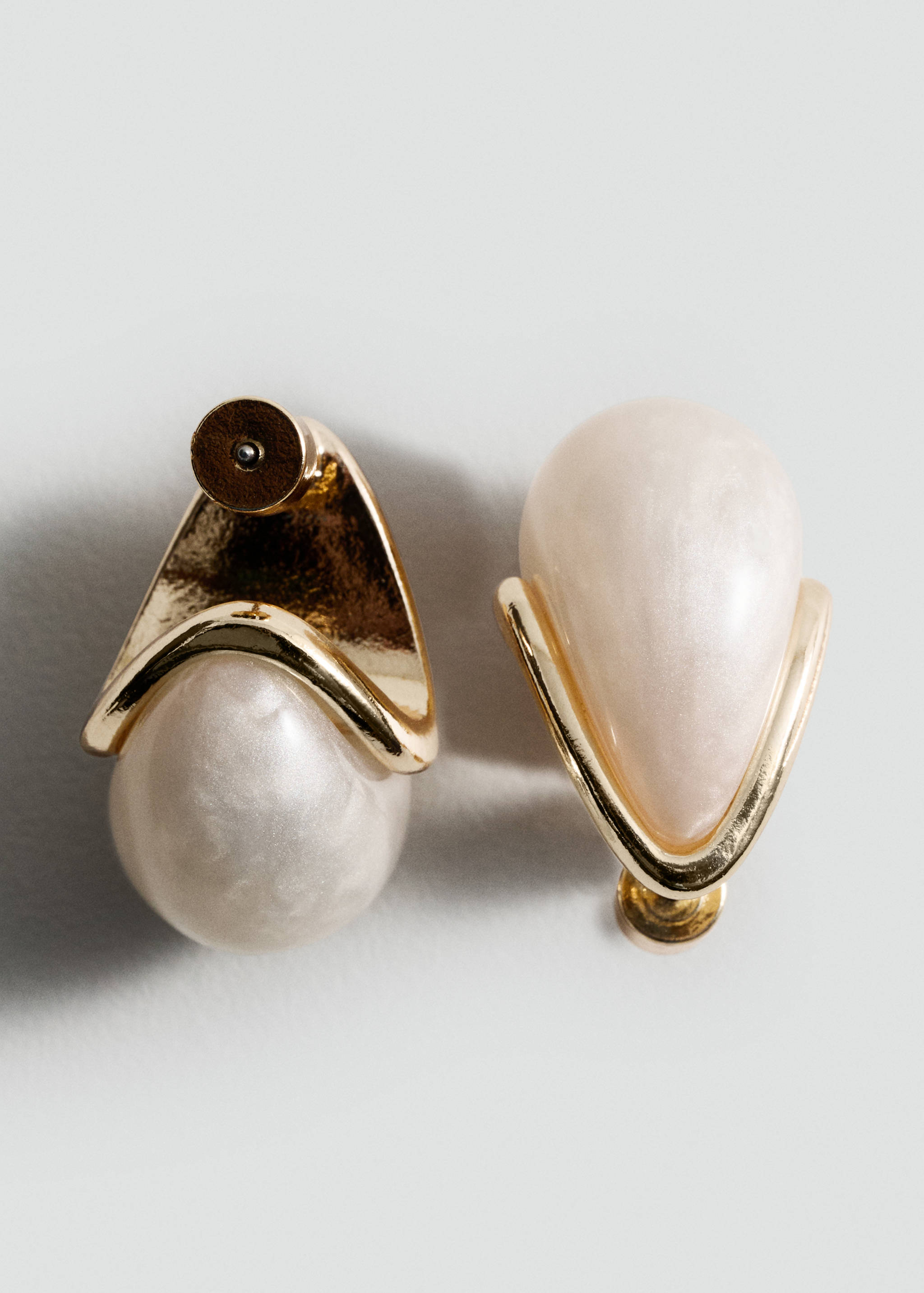 Resin drop earrings - Details of the article 1