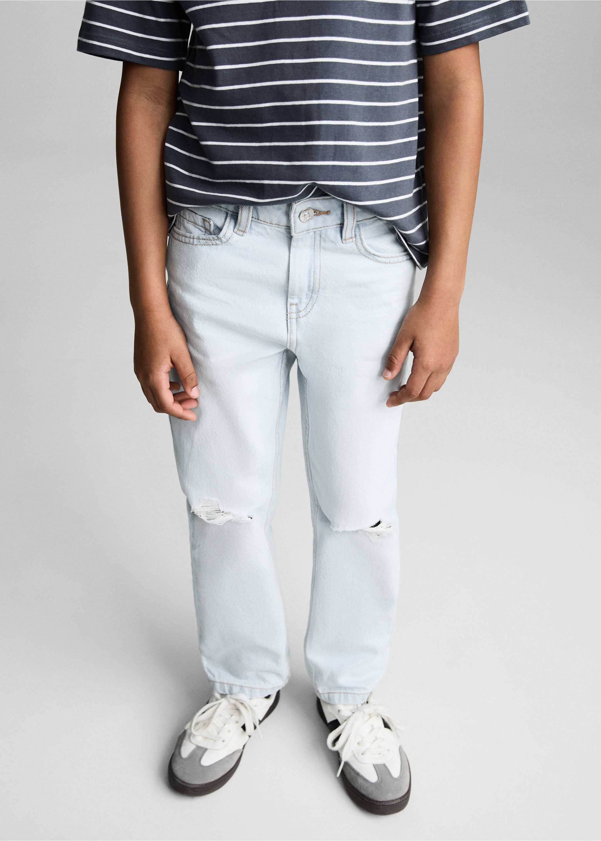 Jeans rotos decorativos - Plano medio, Azul claro. Ref: 87002900-00.