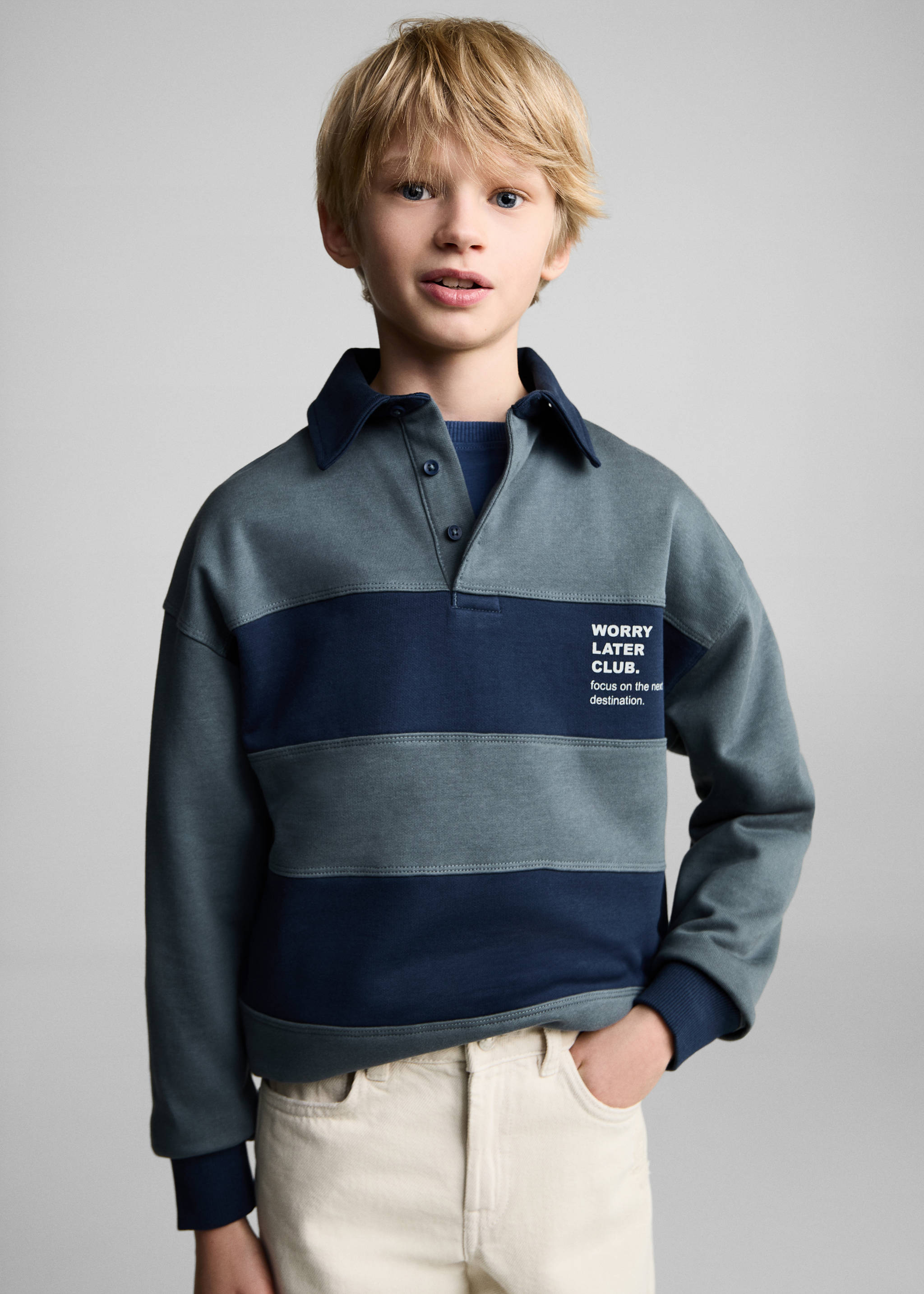 Jean droit déchirures décoratives - Plan moyen