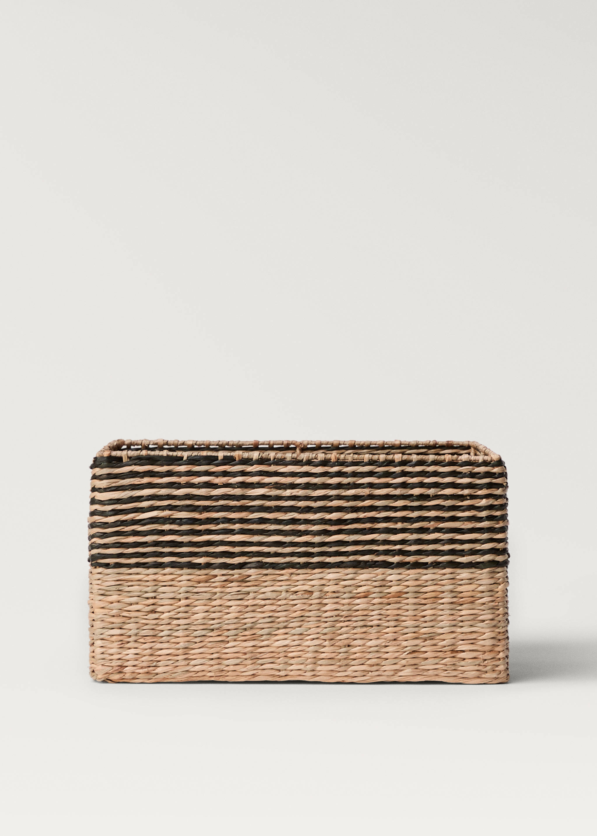 Seagrass basket with small stripes design - Article without model