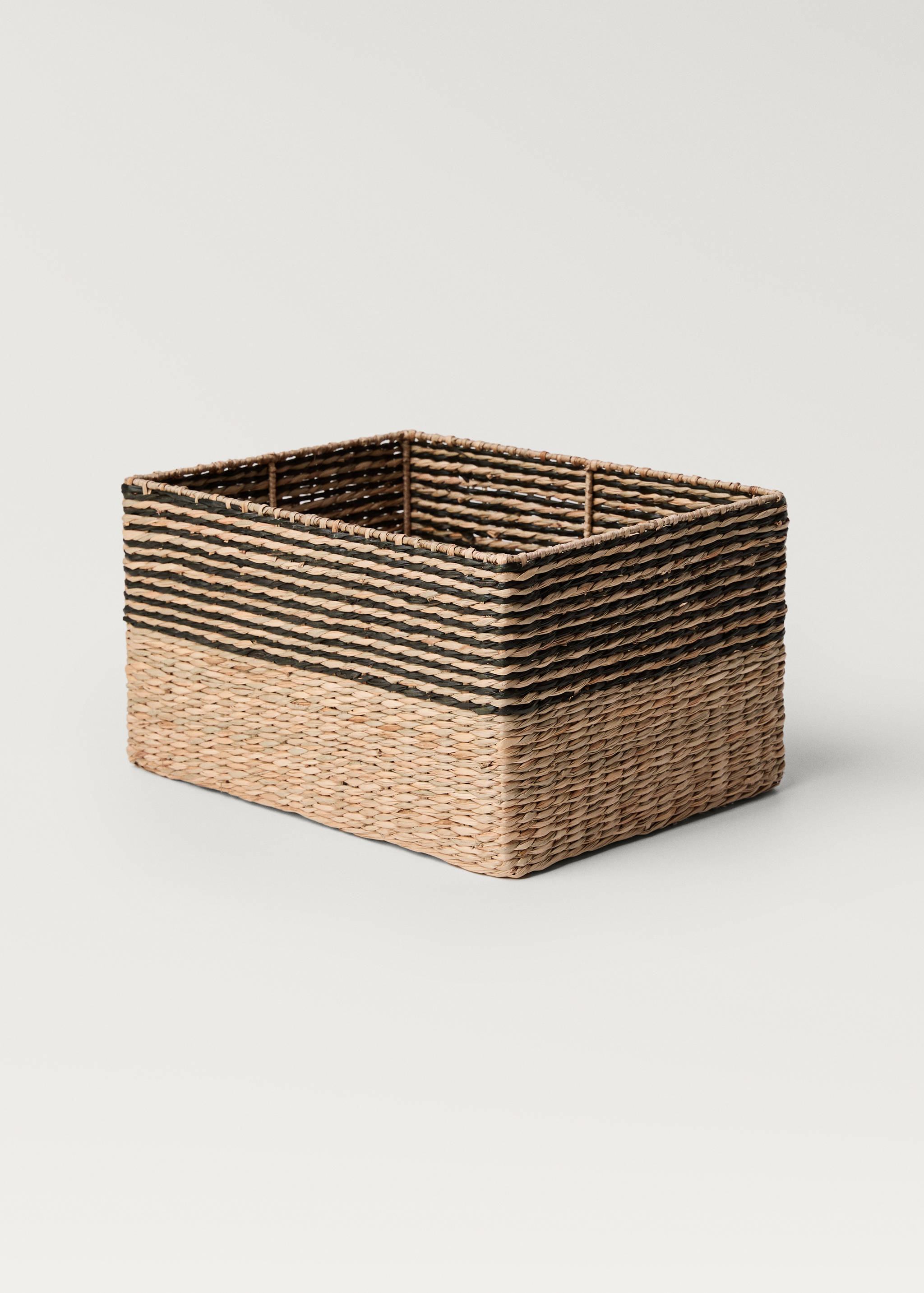 Seagrass basket with small stripes design - Details of the article 1