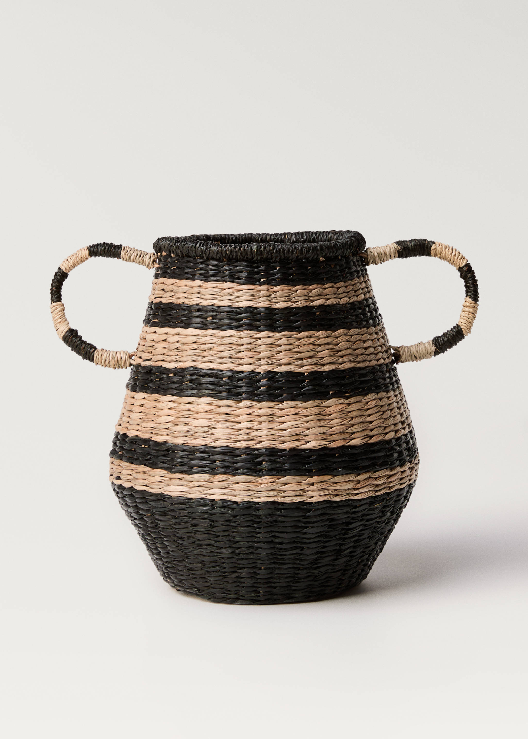 Natural fiber basket with stripe design - Article without model