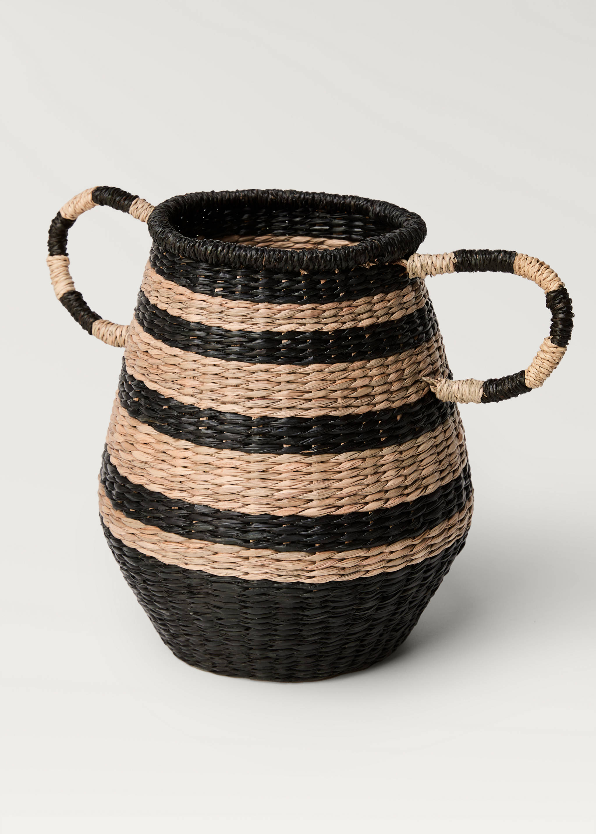 Natural fiber basket with stripe design - Details of the article 2