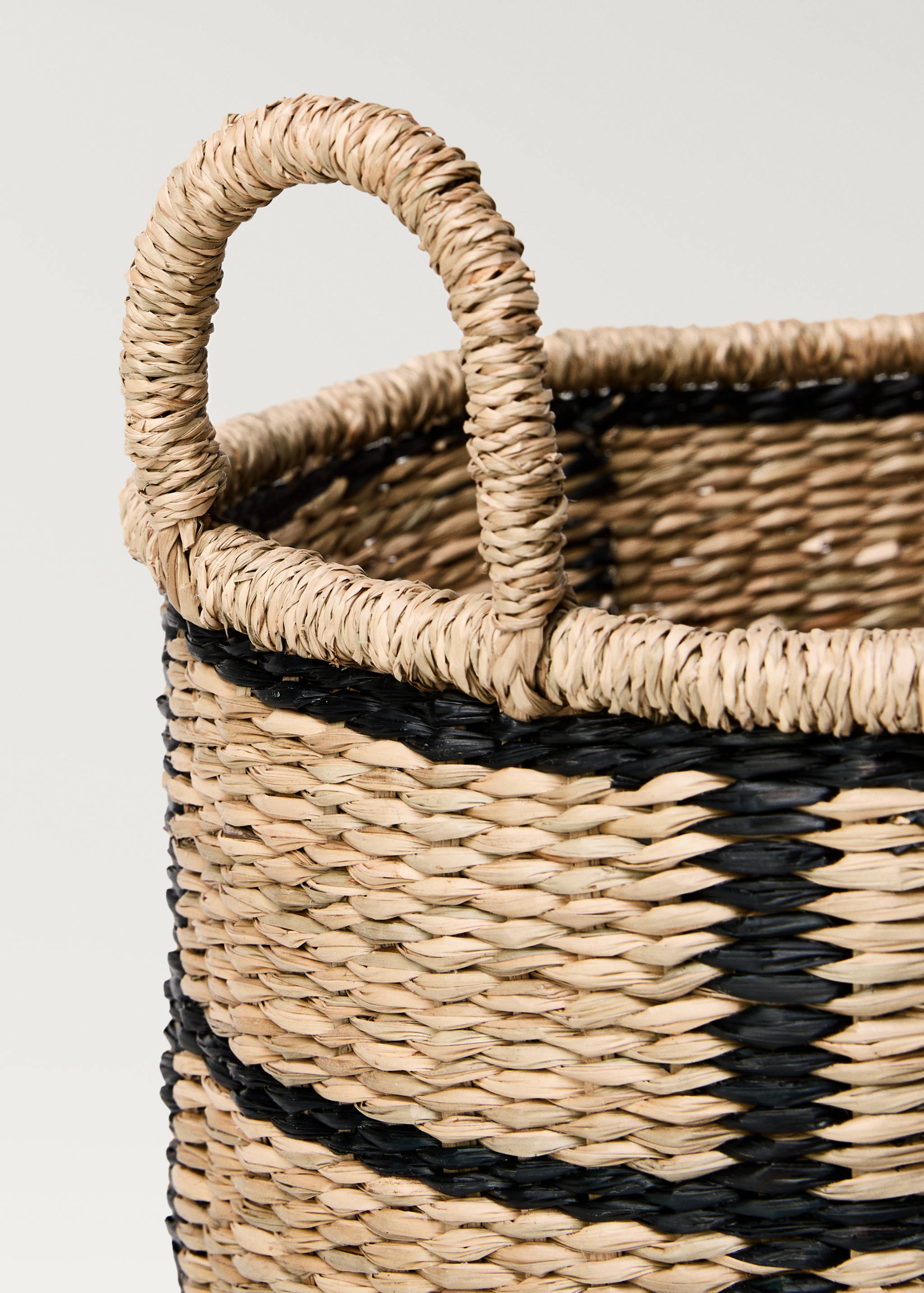 Natural-fiber basket with checked detail - Details of the article 2