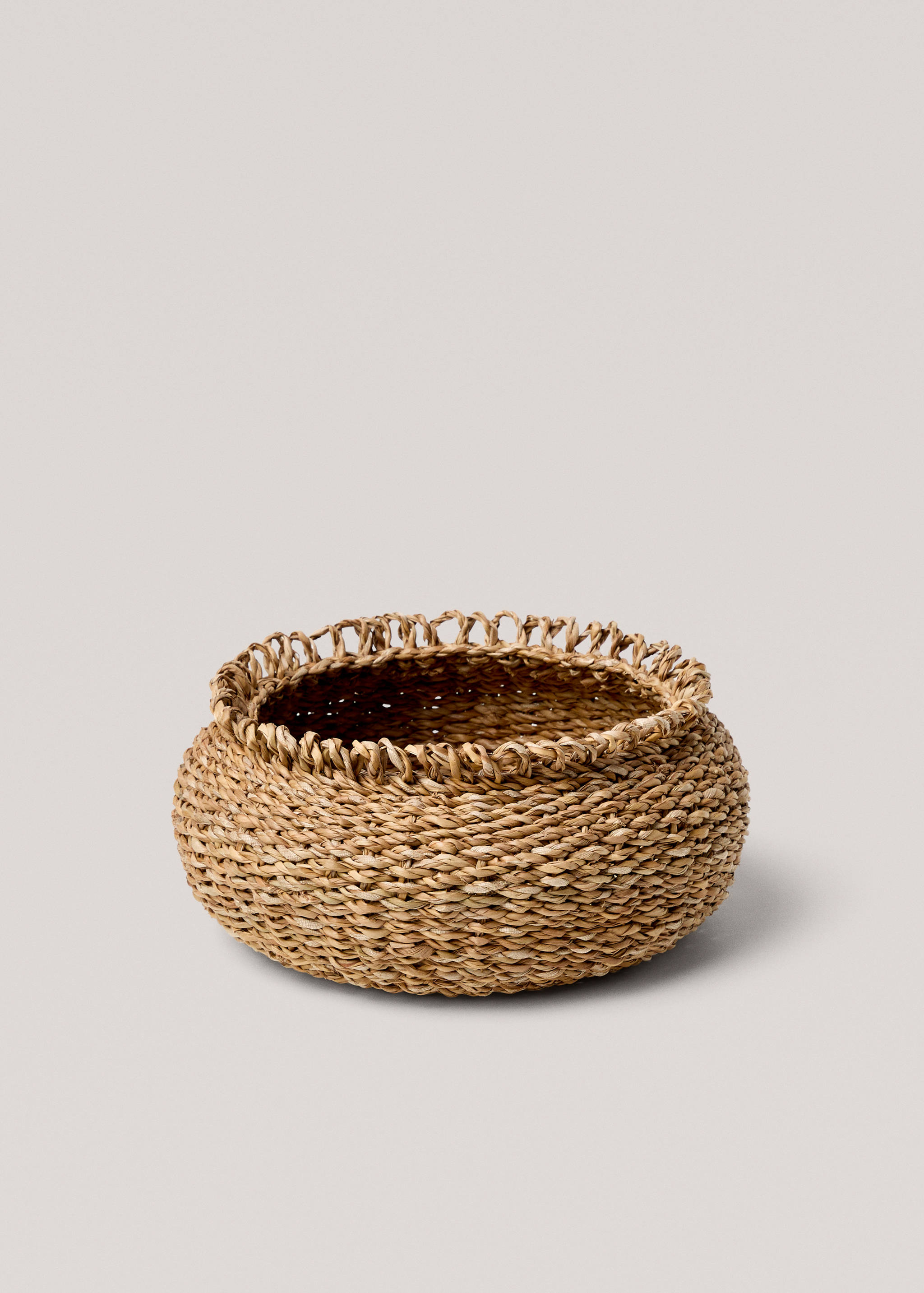 Small natural fibre round basket - Article without model