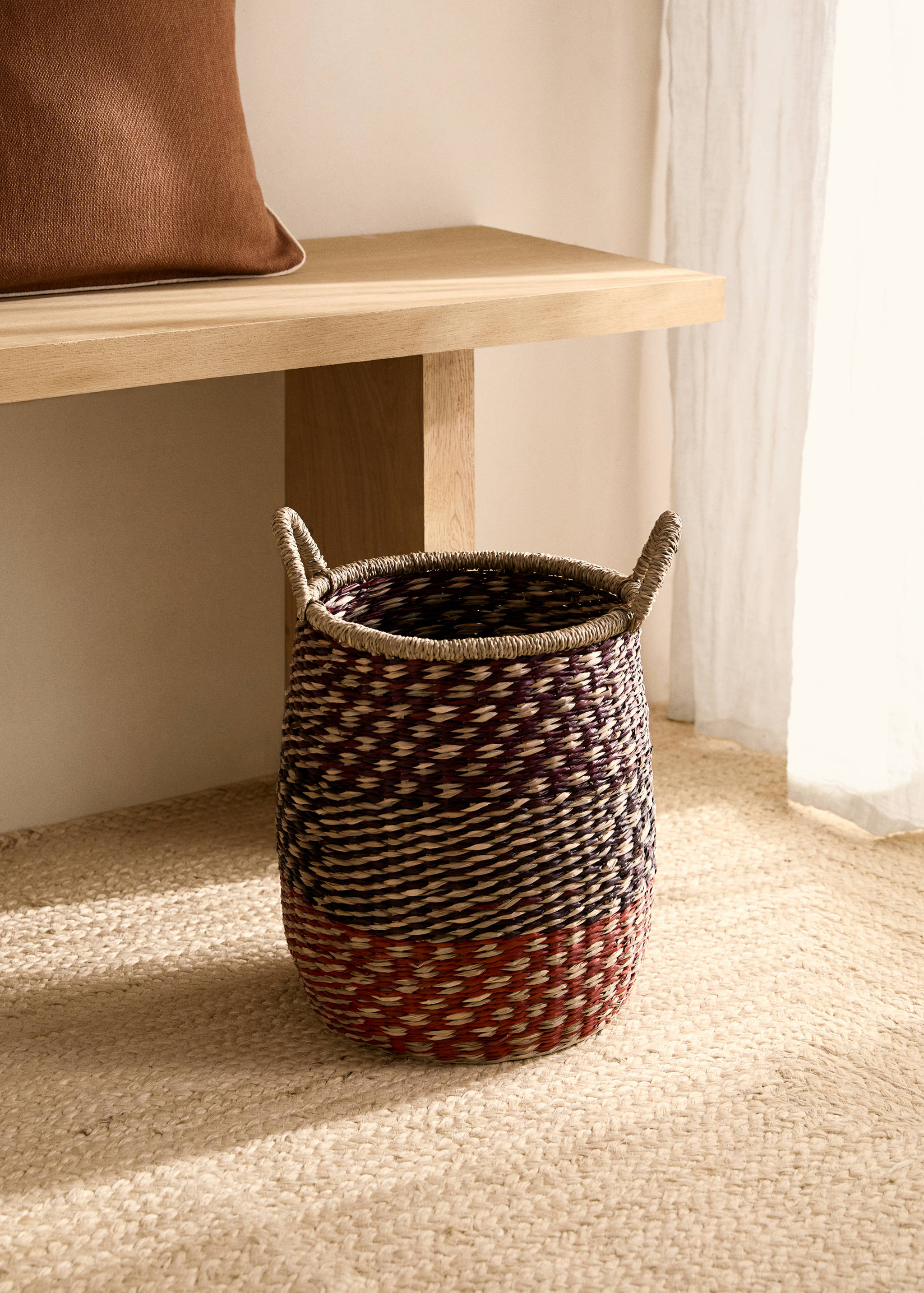 Colored seagrass basket with double handles - General plane