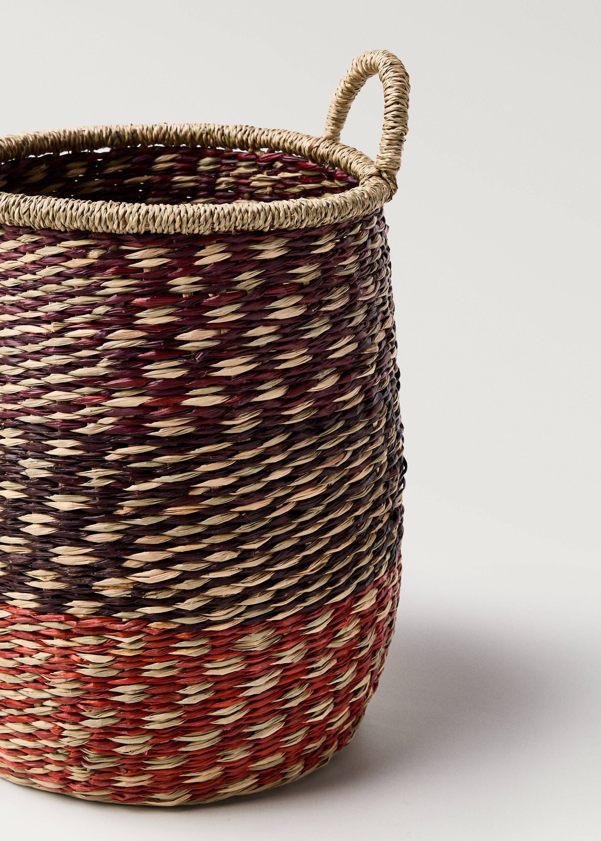 Colored seagrass basket with double handles - Details of the article 1