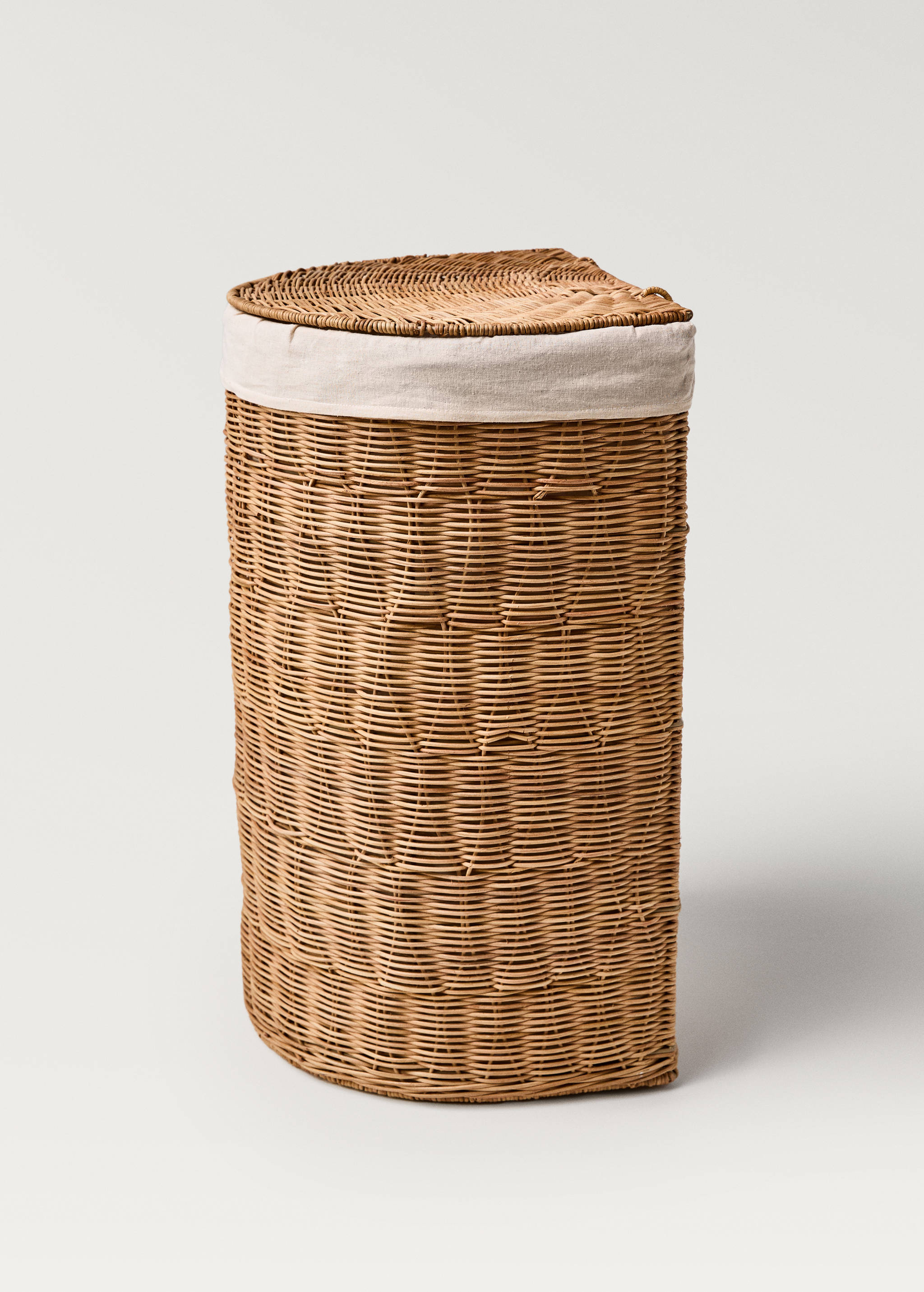 Rattan laundry basket with inner lining - Details of the article 1
