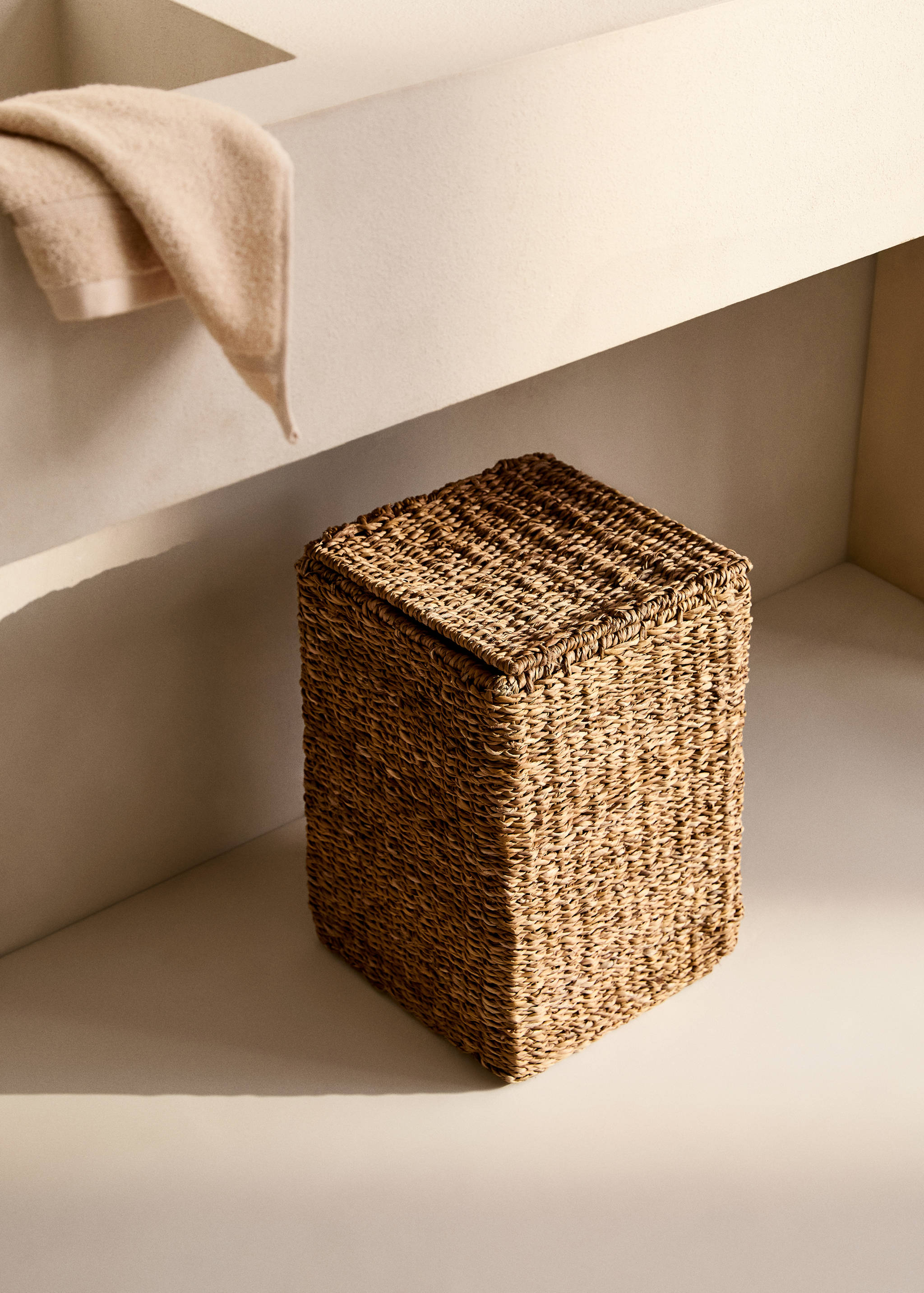 Seagrass basket with lid - General plane